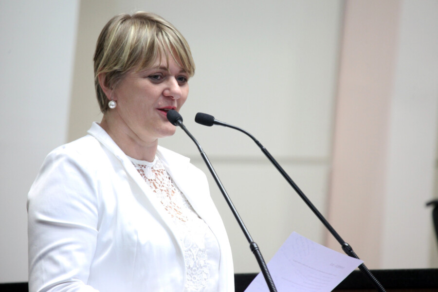Deputada Luciane Carminatti