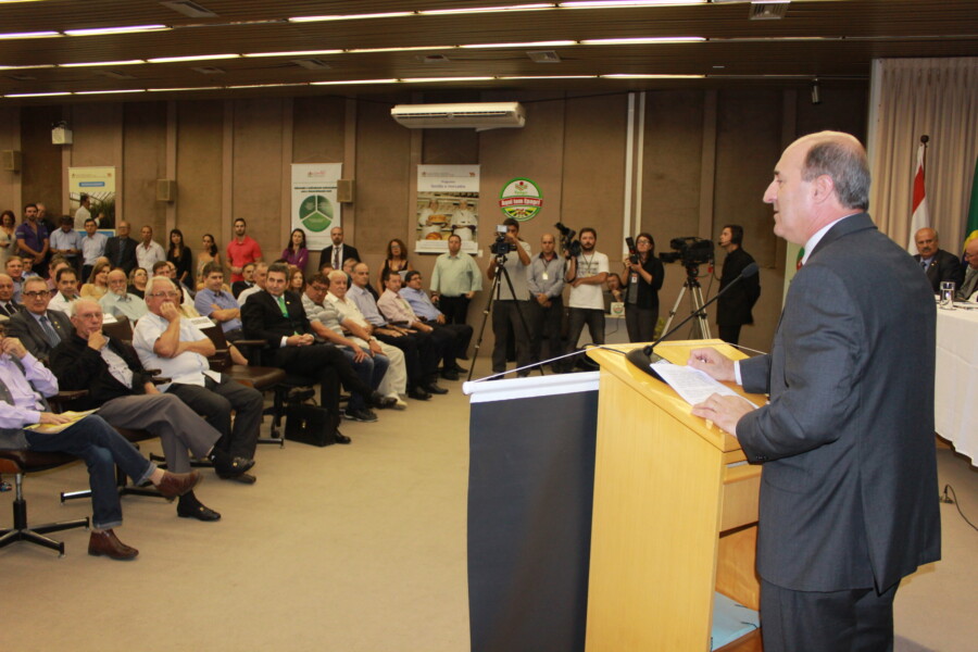 Deputado Zé Milton na solenidade na Epagri