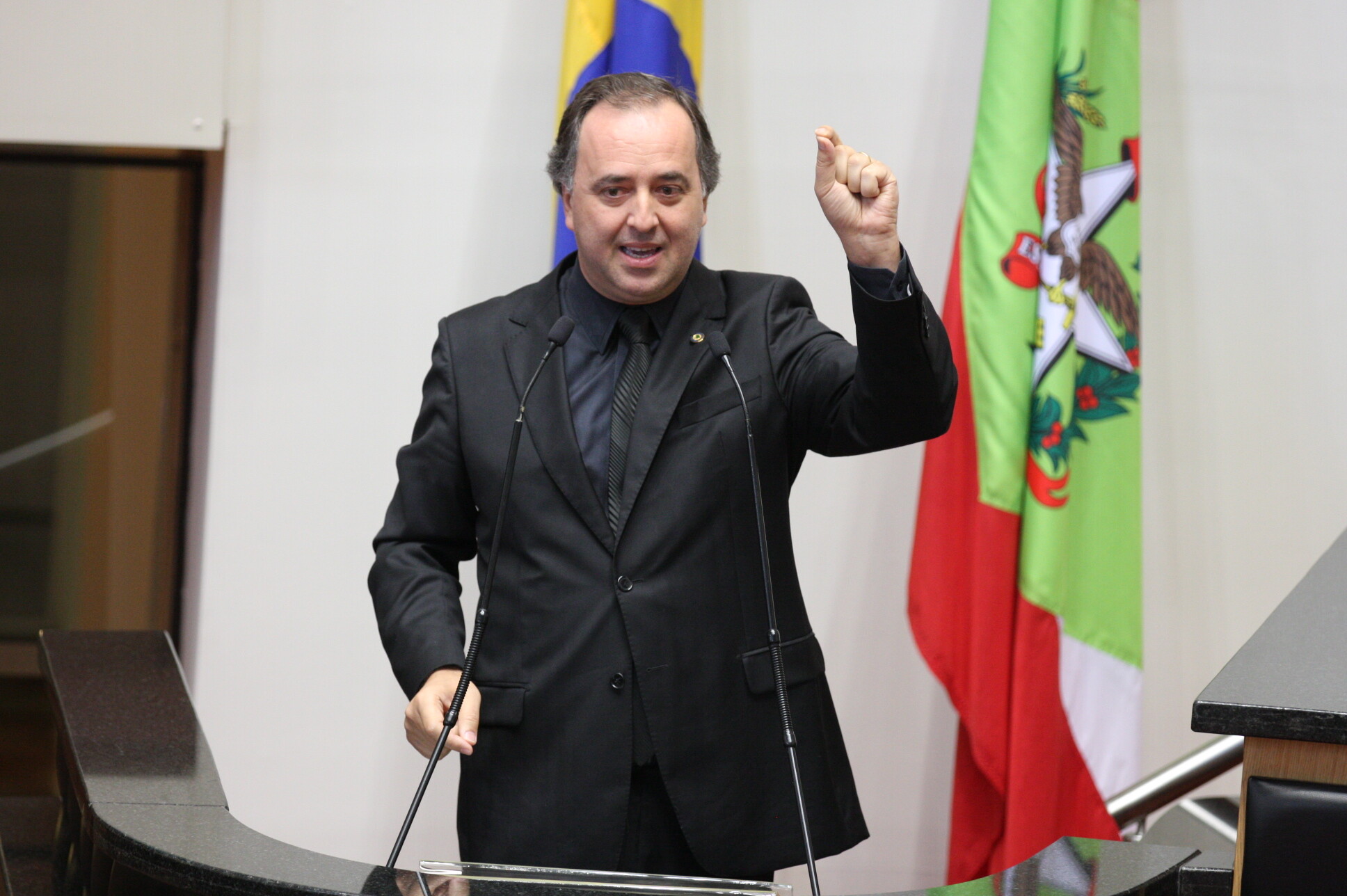 Kennedy Nunes (PSD) disse na tribuna que país amanheceu 
