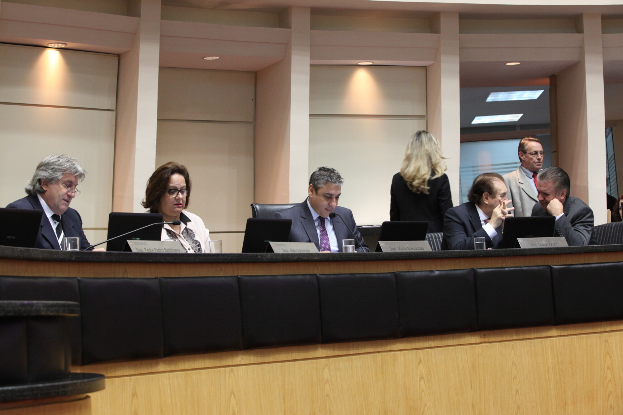 Cenário político nacional repercute no Parlamento catarinense