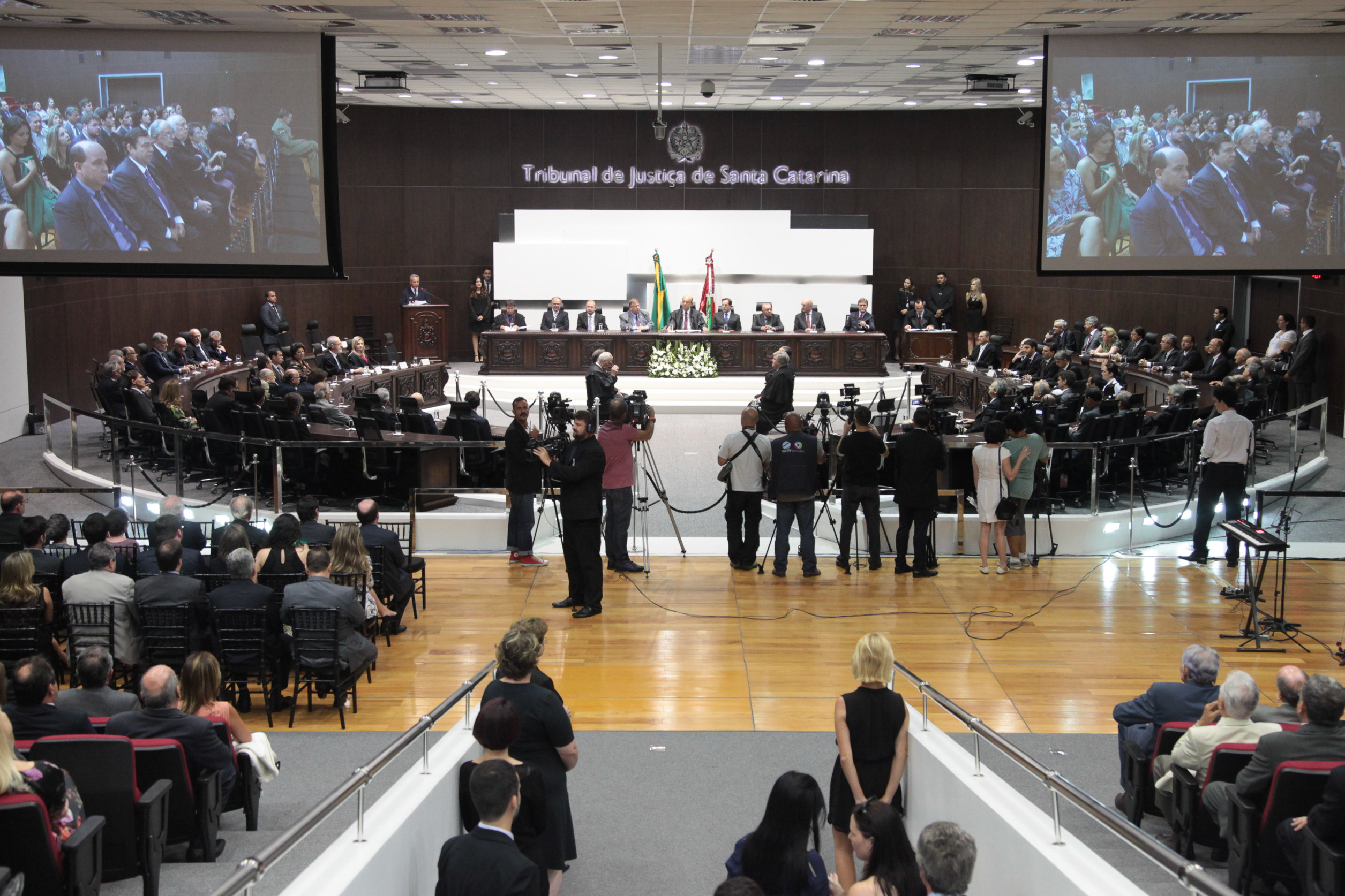 Posse do novo presidente do Tribunal Regional Eleitoral de Santa Catarina, desembargador Cesar Augusto Mimoso Ruiz Abreu.