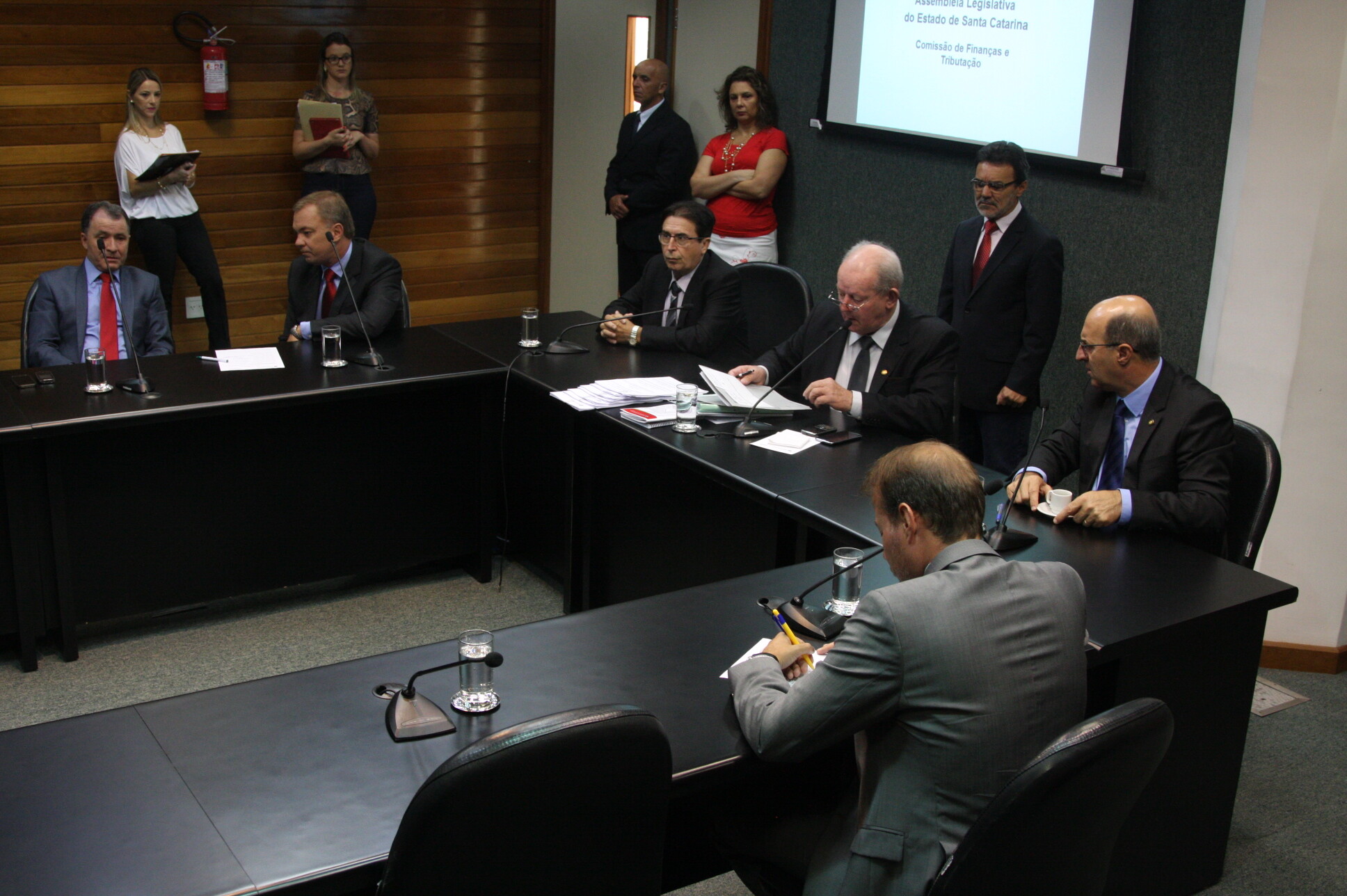 Finanças lança proposta de regulamentação do orçamento impositivo