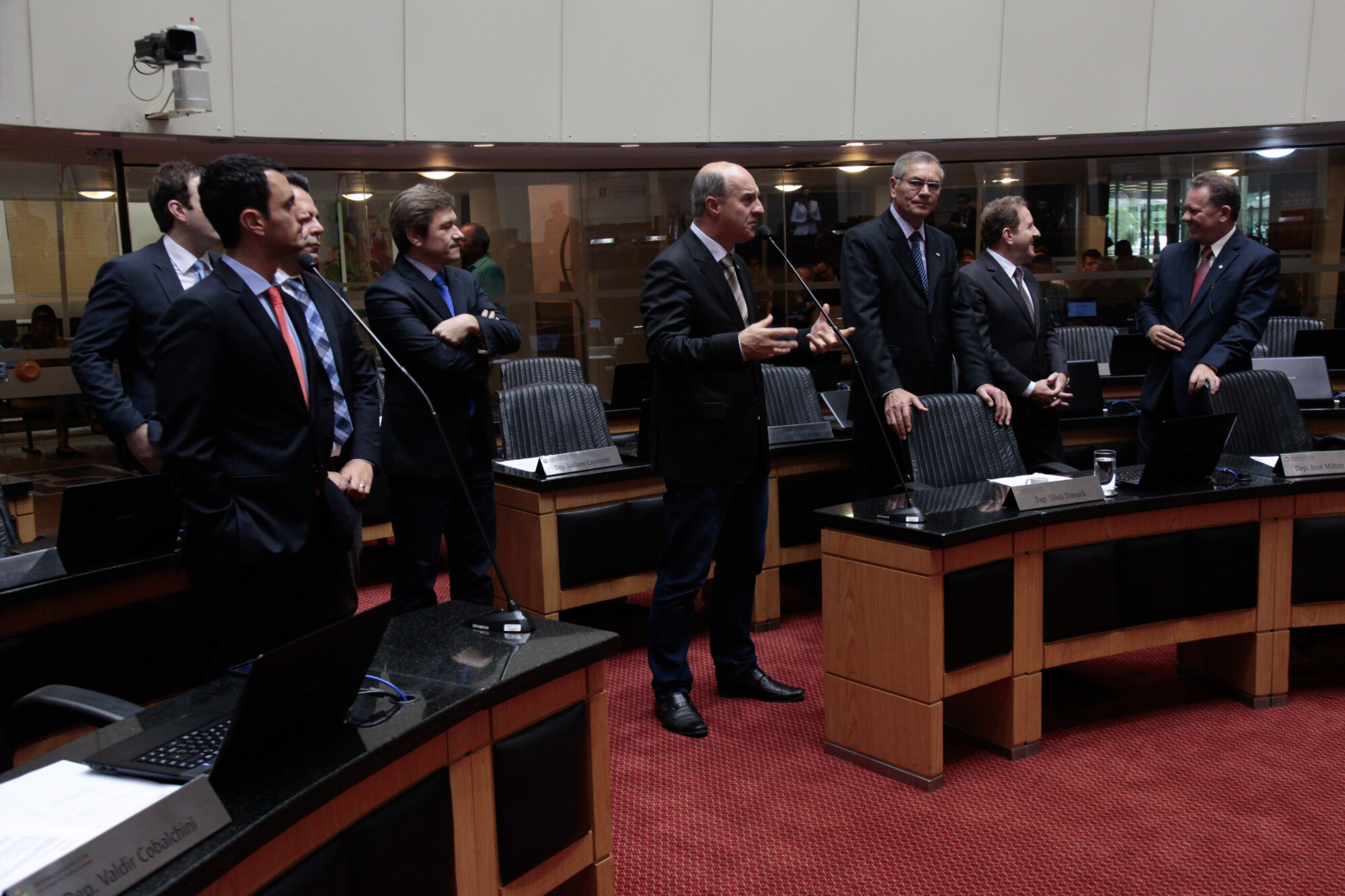 Deputados saúdam novo parlamentar