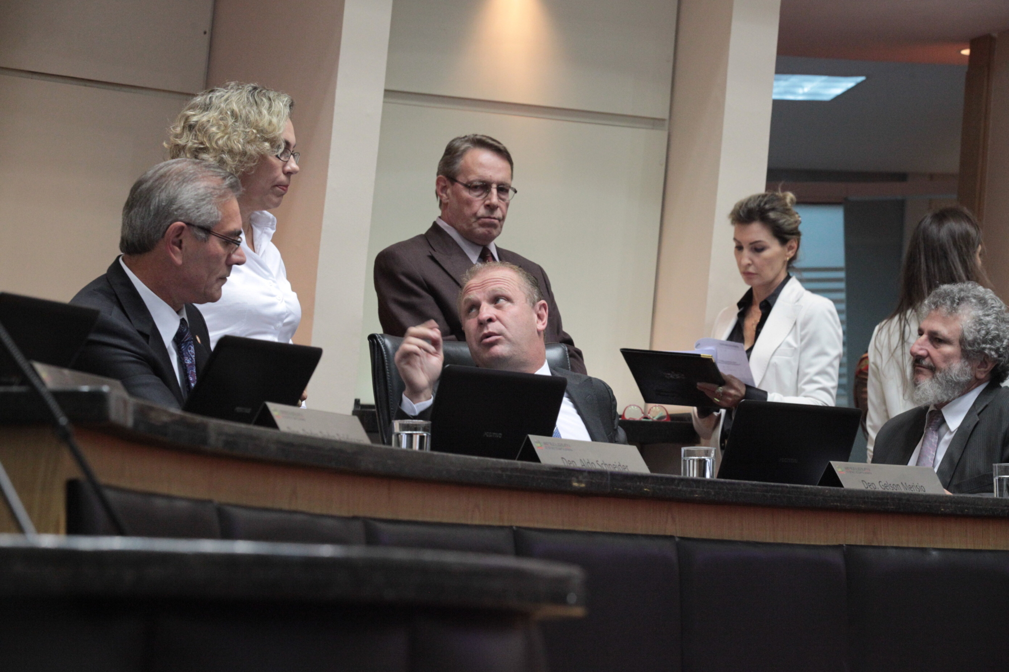 Parlamento aprova PL que autoriza o Estado a não renegociar dívida com União