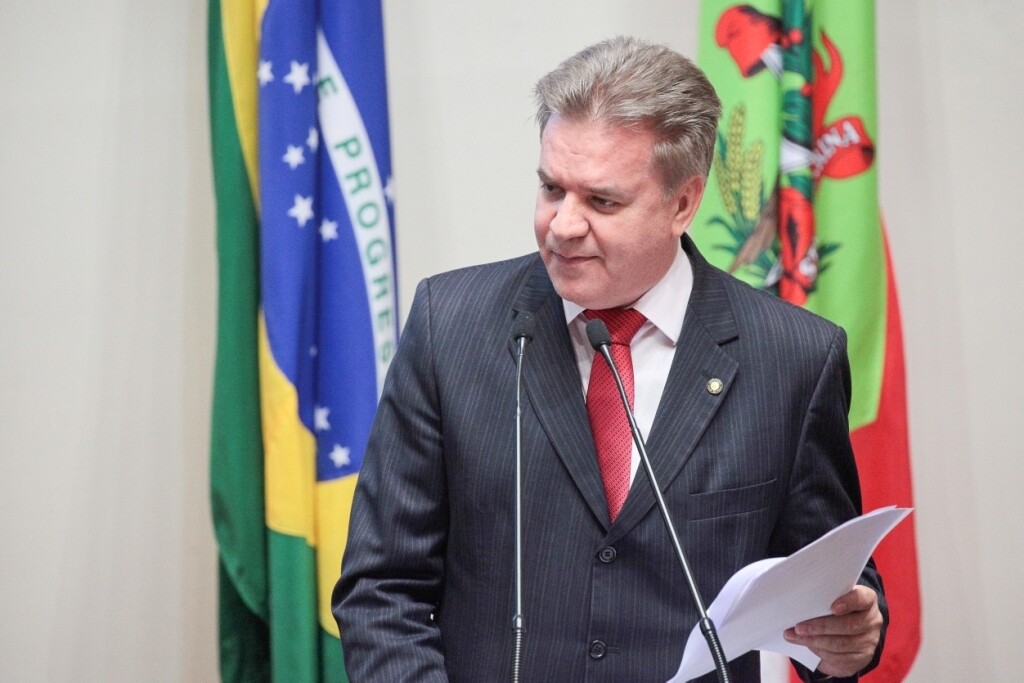 Deputado defende maior participação da mulher na construção civil