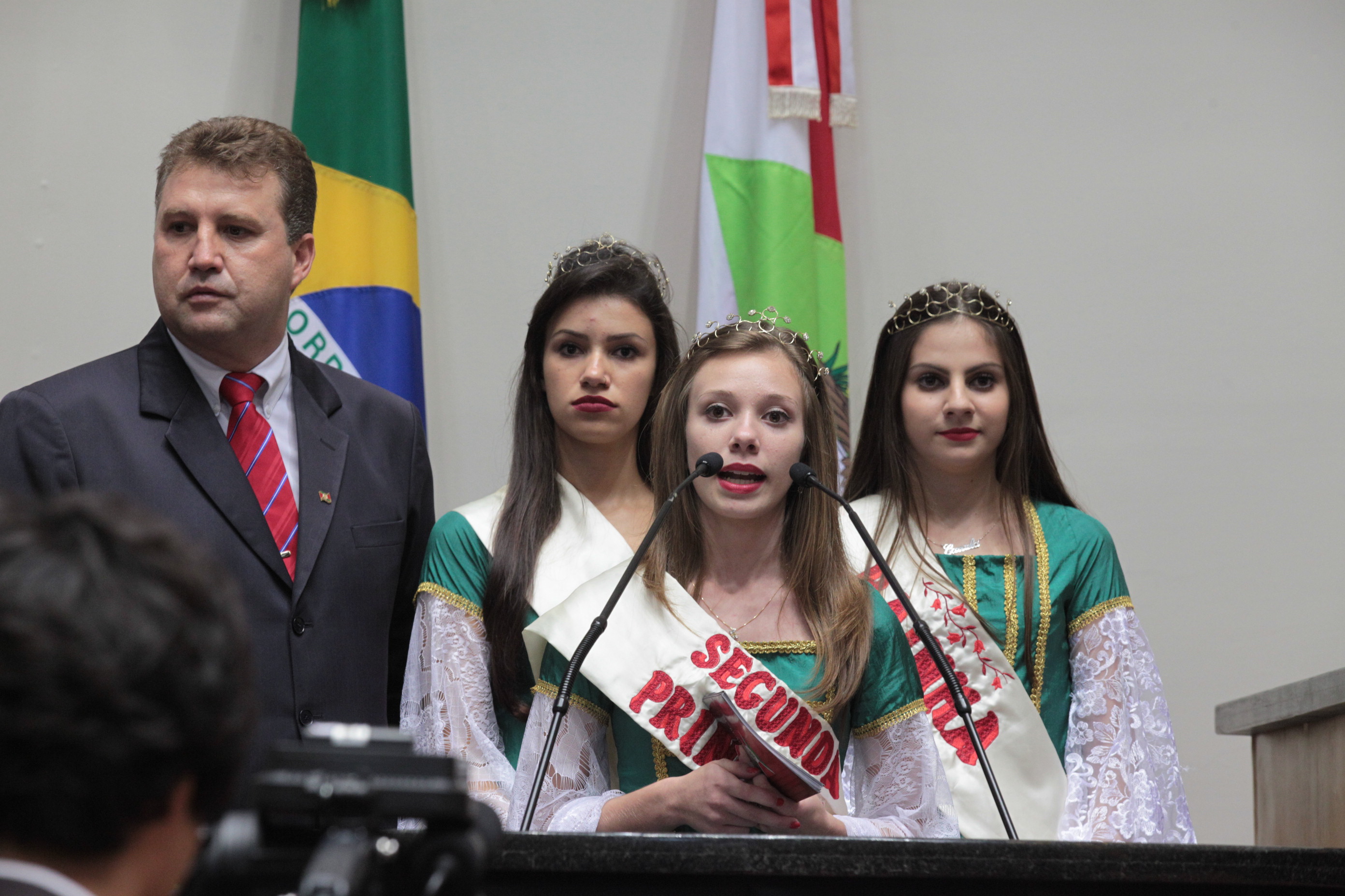 Rainha e Princesas da 27ª Festa do Município de Abdon Batista.