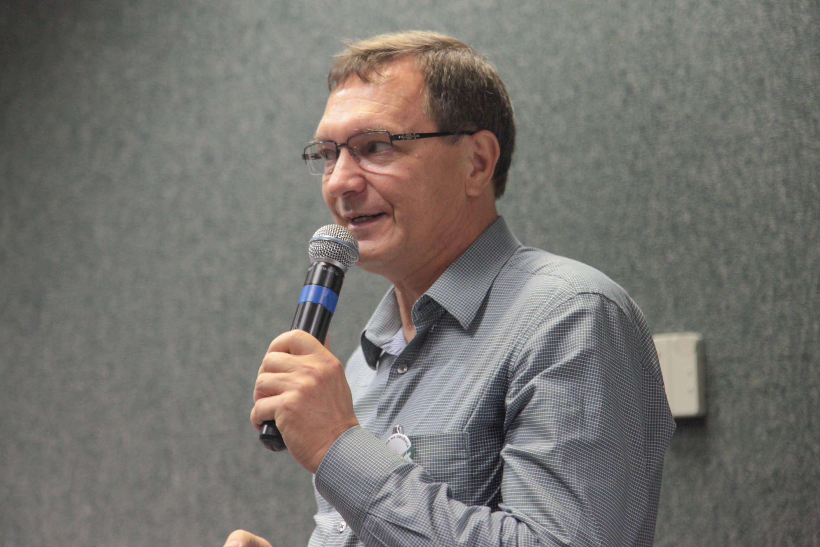 Ari José Pritch, auditor fiscal da Fazenda. Seminário de Constituição da Federação Catarinense das Associações de Agroturismo Acolhida na Colônia.