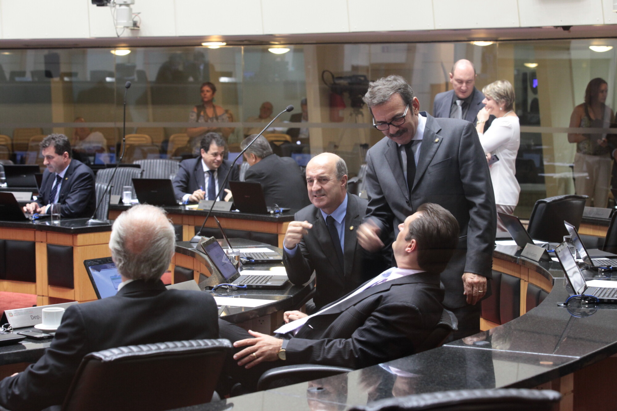 Deputados do PT e PMDB questionam legitimidade de Cunha e Renan