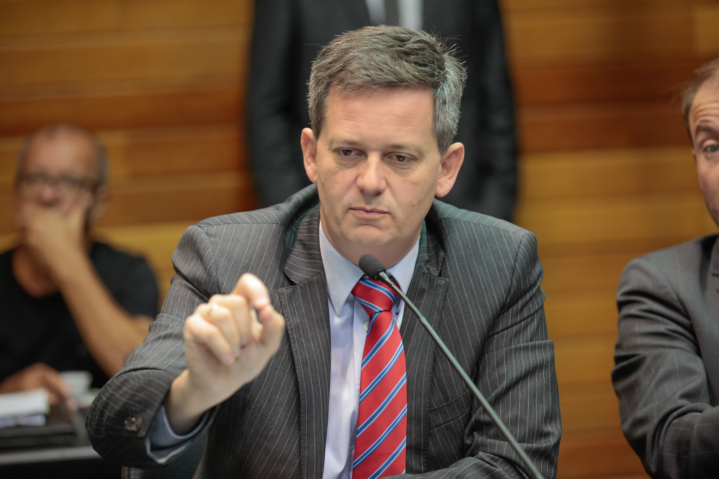 Deputado Jean Kuhlmann (PSD). Reunião da Comissão de Finanças e Tributação.