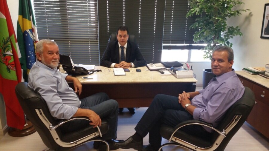 Deputado Rodrigo Minotto recebe lideranças de Cocal do Sul