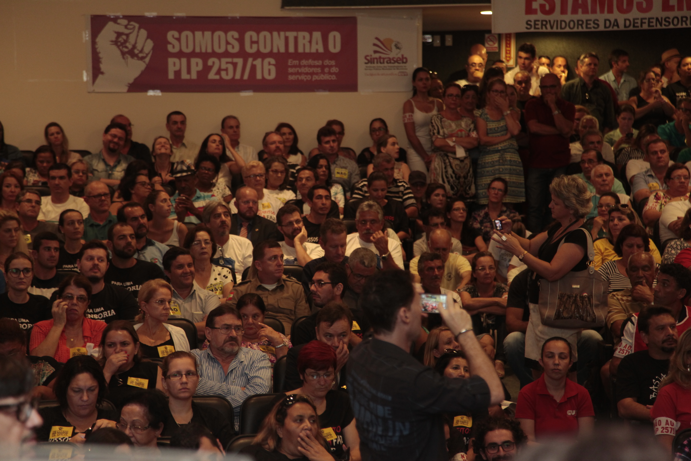 Audiência Pública debate o Projeto de Lei Complementar Federal nº 257/2016, que trata sobre o Refinanciamento das Dívidas Públicas dos Estados e do Distrito Federal para com a União.