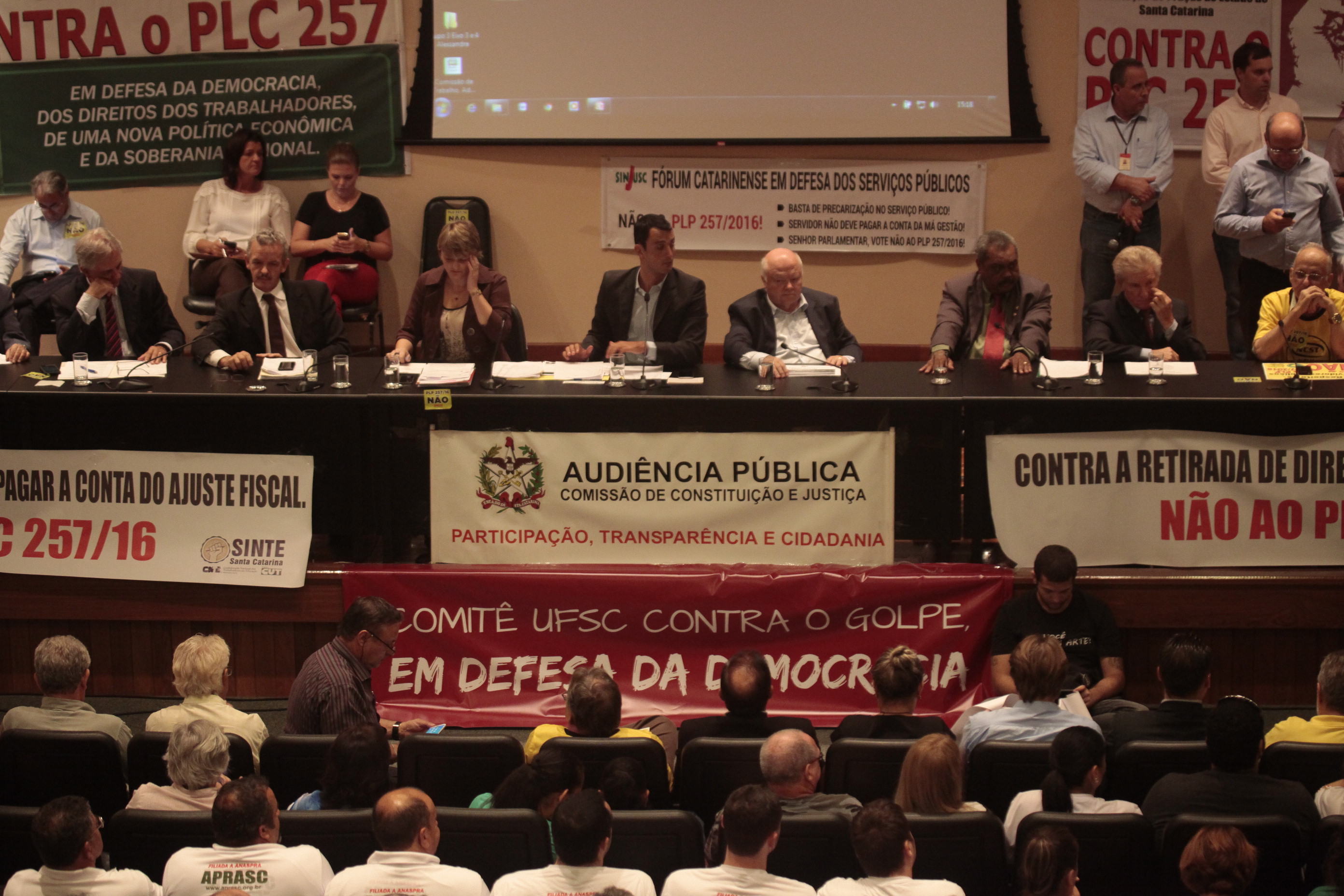 Audiência Pública debate o Projeto de Lei Complementar Federal nº 257/2016, que trata sobre o Refinanciamento das Dívidas Públicas dos Estados e do Distrito Federal para com a União.