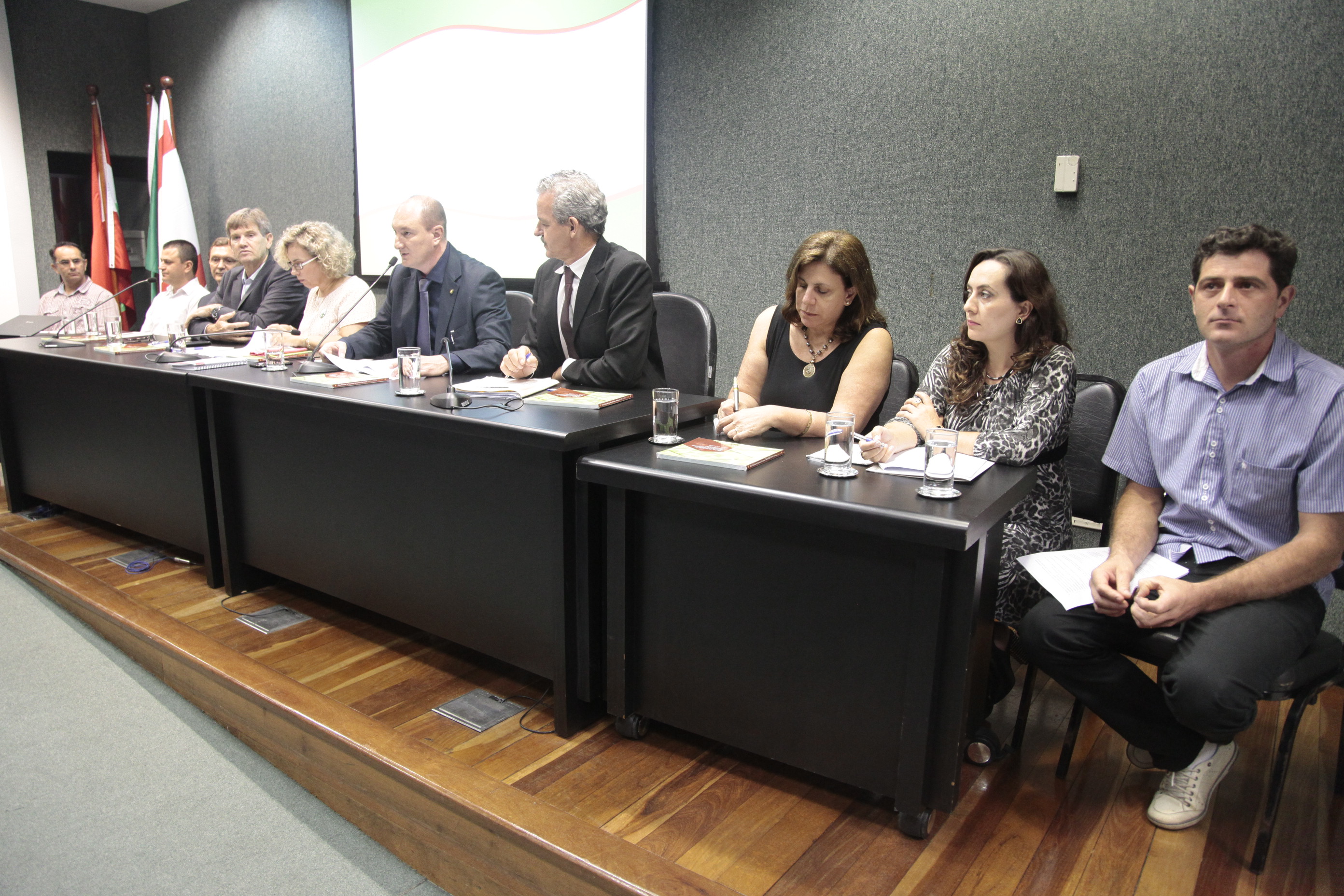 Audiência Pública sobre o Projeto de Lei nº 0035.1/2016, que Institui o Tratamento Favorecido e Simplificado para o Microprodutor Primário do Estado de Santa Catarina.