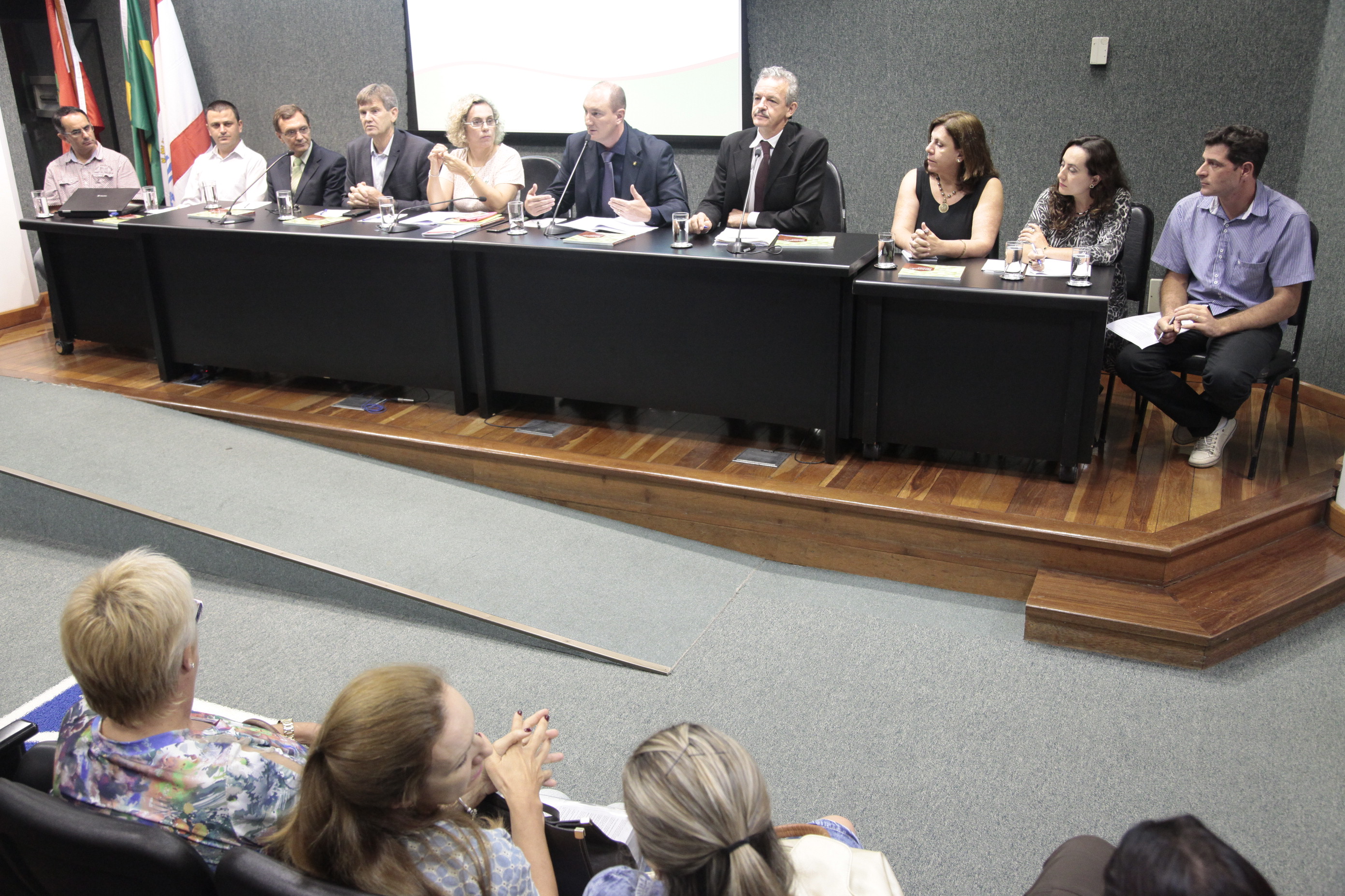 Audiência Pública sobre o Projeto de Lei nº 0035.1/2016, que Institui o Tratamento Favorecido e Simplificado para o Microprodutor Primário do Estado de Santa Catarina.