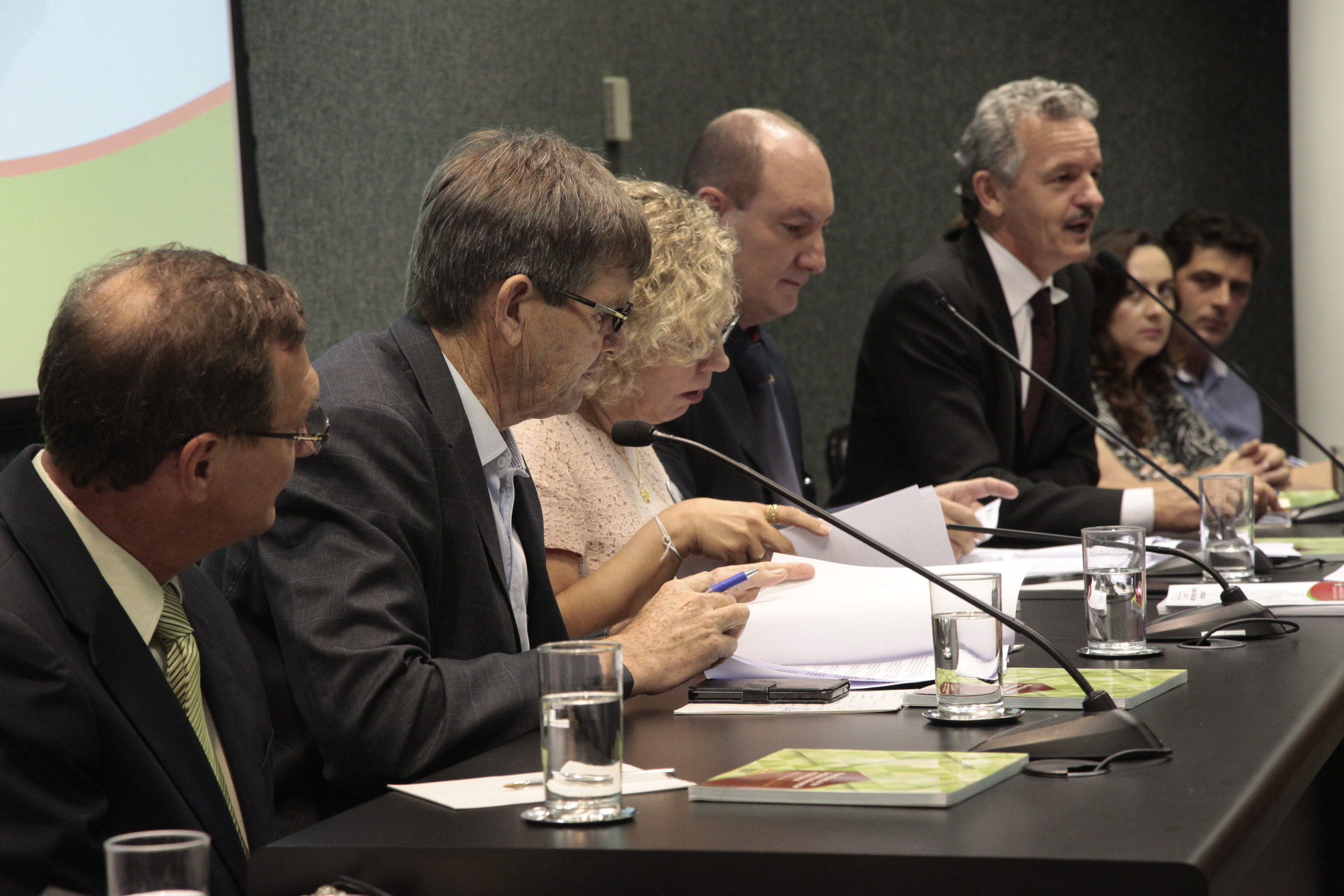Audiência Pública sobre o Projeto de Lei nº 0035.1/2016, que Institui o Tratamento Favorecido e Simplificado para o Microprodutor Primário do Estado de Santa Catarina.