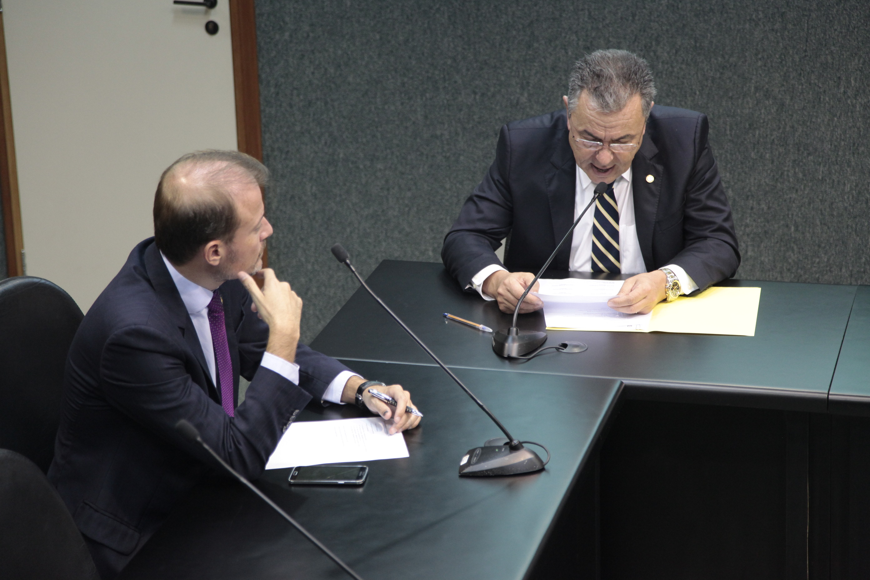 Reunião da Comissão Parlamentar de Inquérito que investiga a falsificação de medicamentos em Santa Catarina.