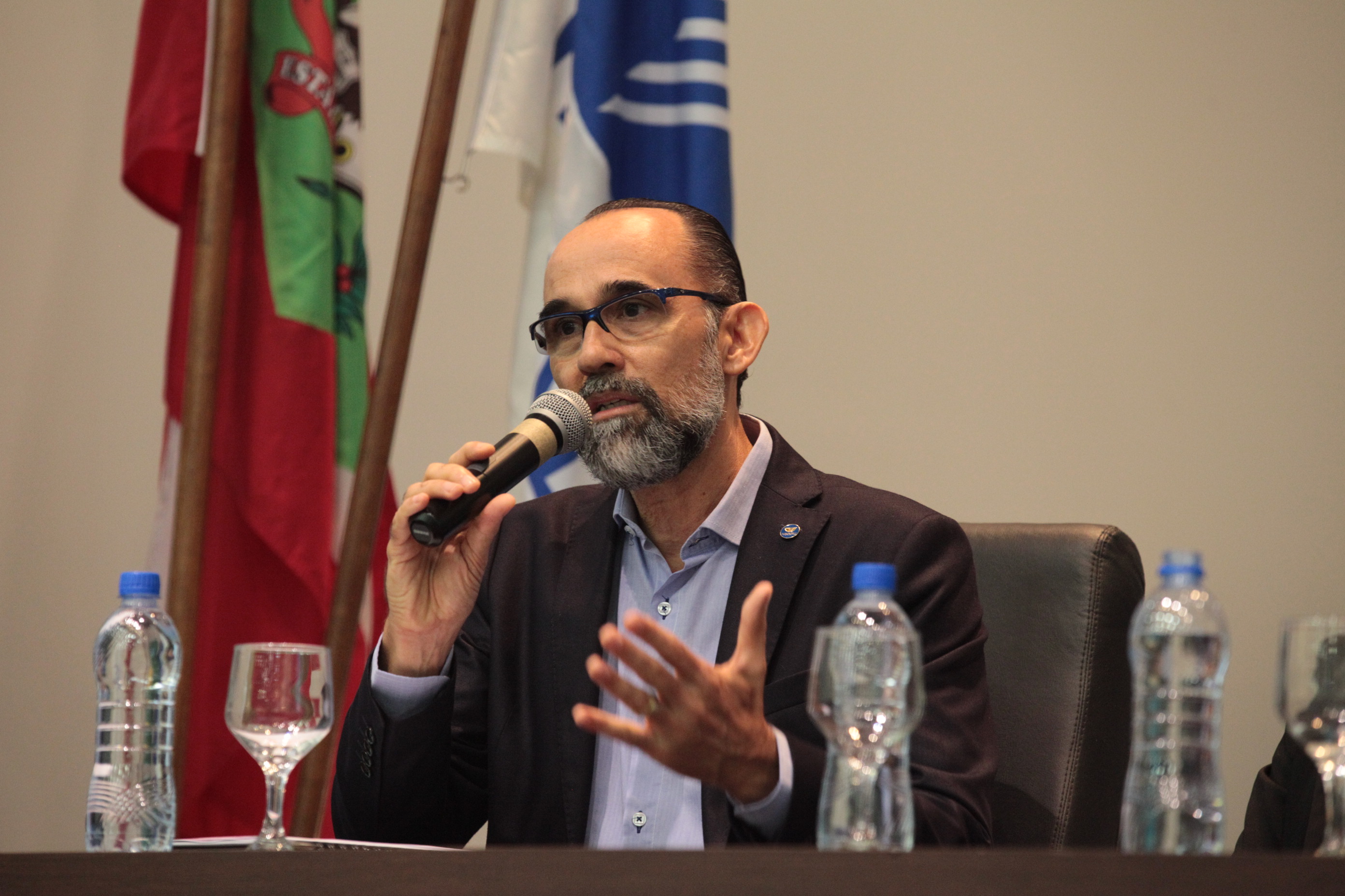 Seminário sobre o Autismo realizado em Balneário Camboriú. Mário Uriak Neto (UNIVALI)