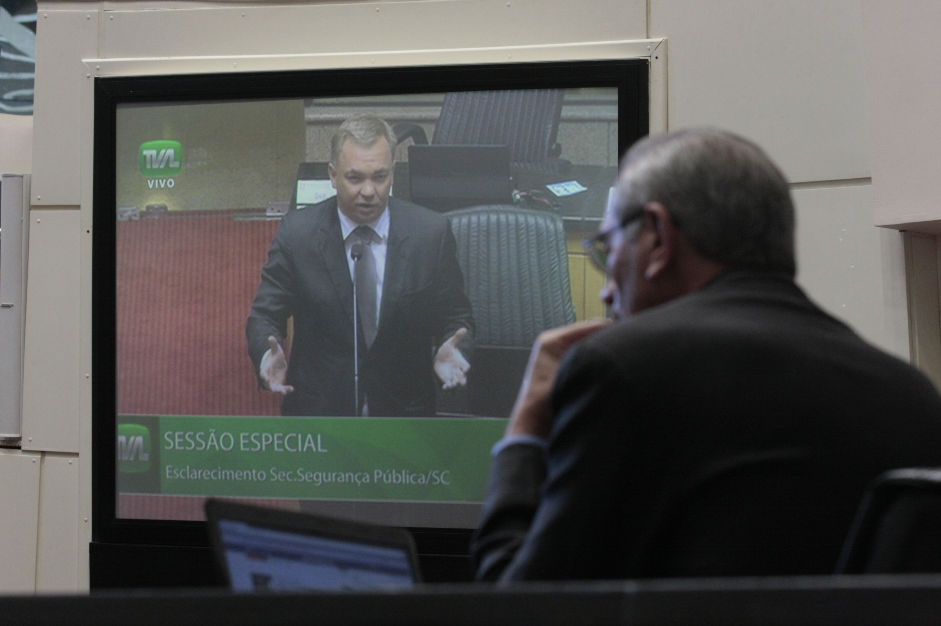 Sessão Especial para esclarecimento do Senhor Seretário de Estado e Segurança Pública sobre o Planejamento e Metas para o Cobate ao Crime no Estado de Santa Catarina.