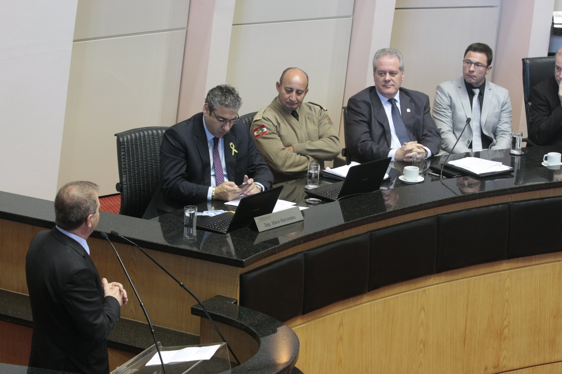 Sessão Especial para esclarecimento do Senhor Seretário de Estado e Segurança Pública sobre o Planejamento e Metas para o Cobate ao Crime no Estado de Santa Catarina.