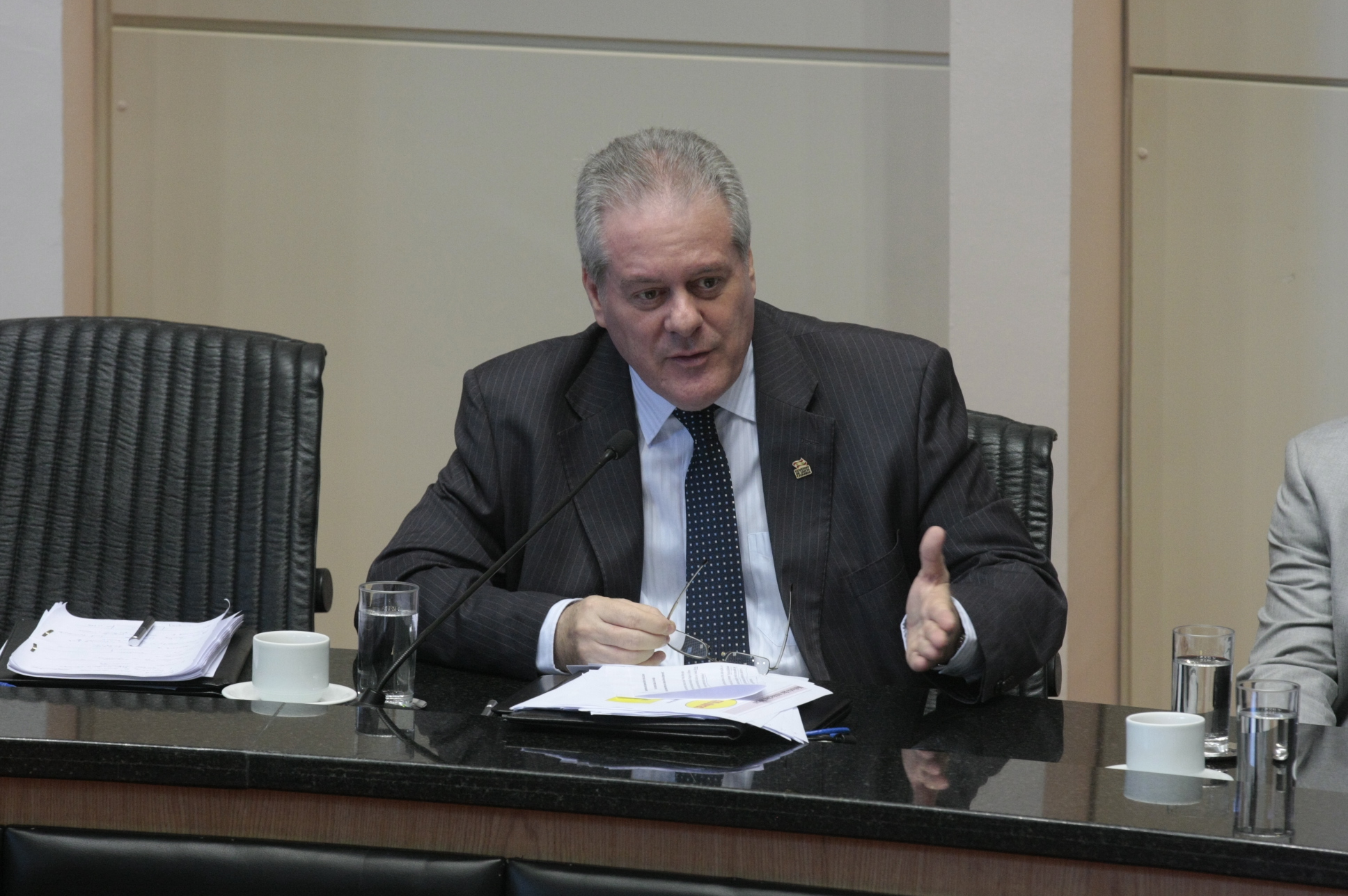Sessão Especial para esclarecimento do Senhor Seretário de Estado e Segurança Pública sobre o Planejamento e Metas para o Cobate ao Crime no Estado de Santa Catarina.