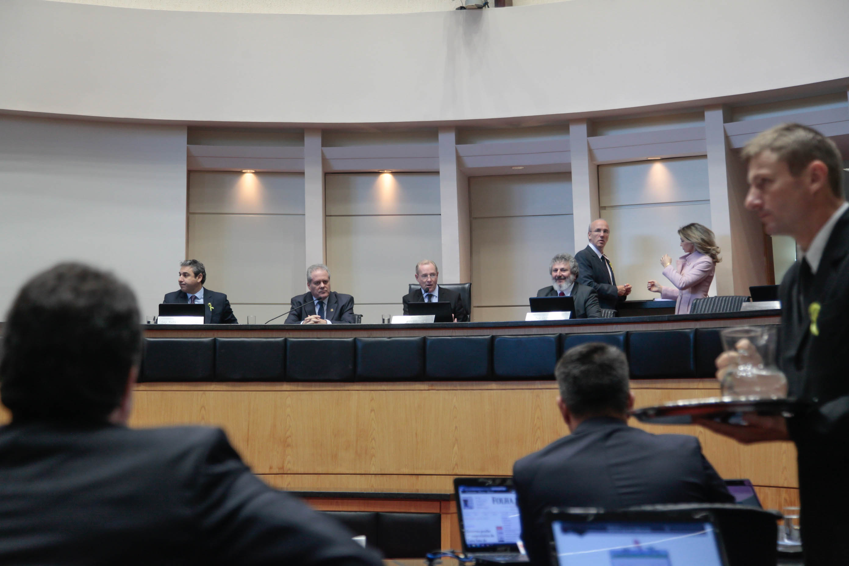 Sessão Especial para esclarecimento do Senhor Seretário de Estado e Segurança Pública sobre o Planejamento e Metas para o Cobate ao Crime no Estado de Santa Catarina.