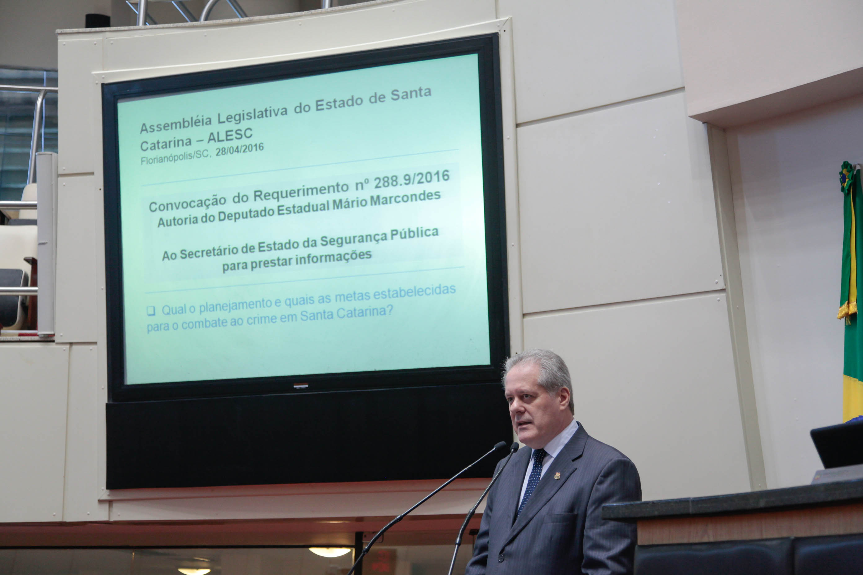 Sessão Especial para esclarecimento do Senhor Seretário de Estado e Segurança Pública sobre o Planejamento e Metas para o Cobate ao Crime no Estado de Santa Catarina.