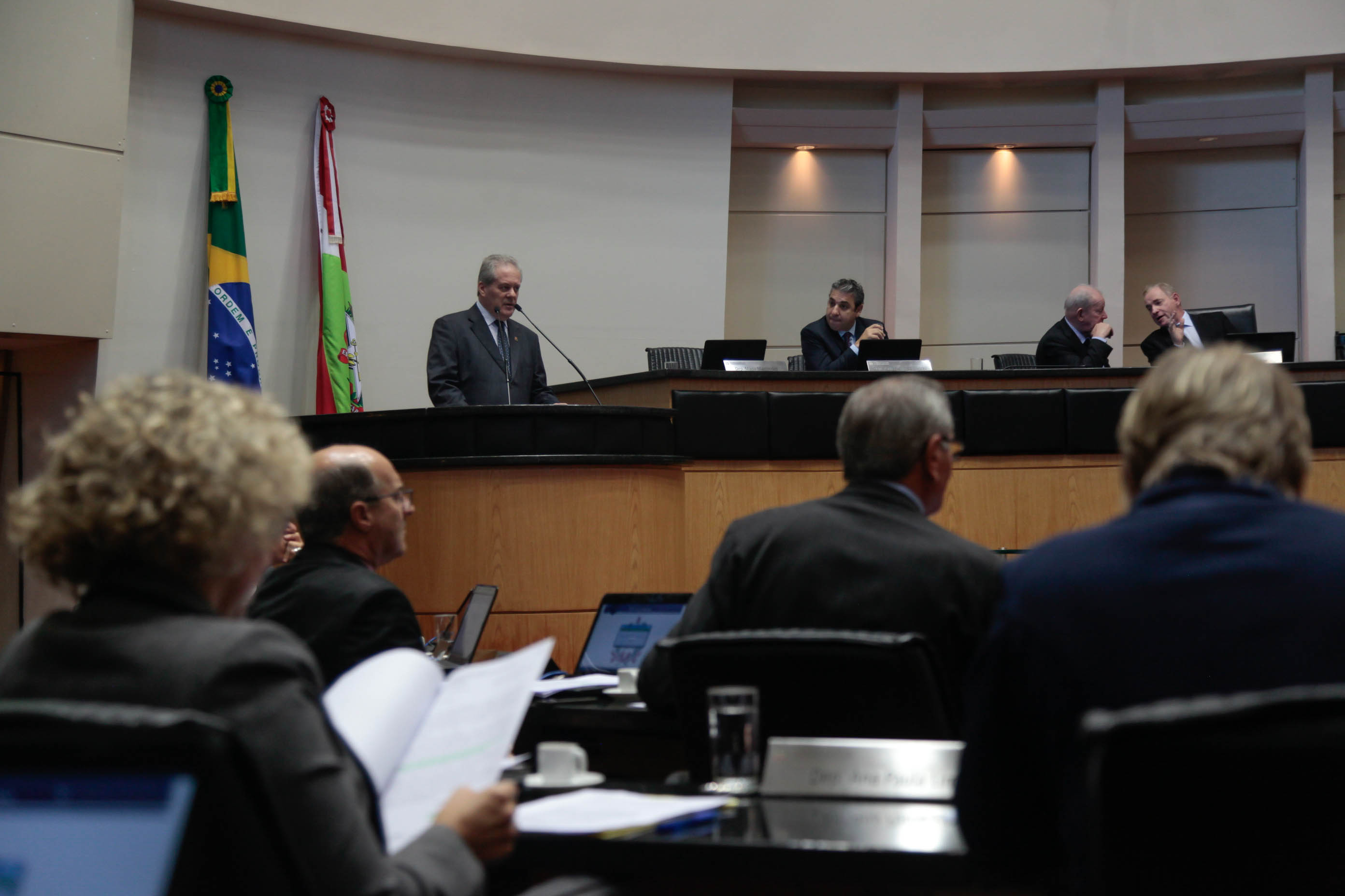 Sessão Especial para esclarecimento do Senhor Seretário de Estado e Segurança Pública sobre o Planejamento e Metas para o Cobate ao Crime no Estado de Santa Catarina.