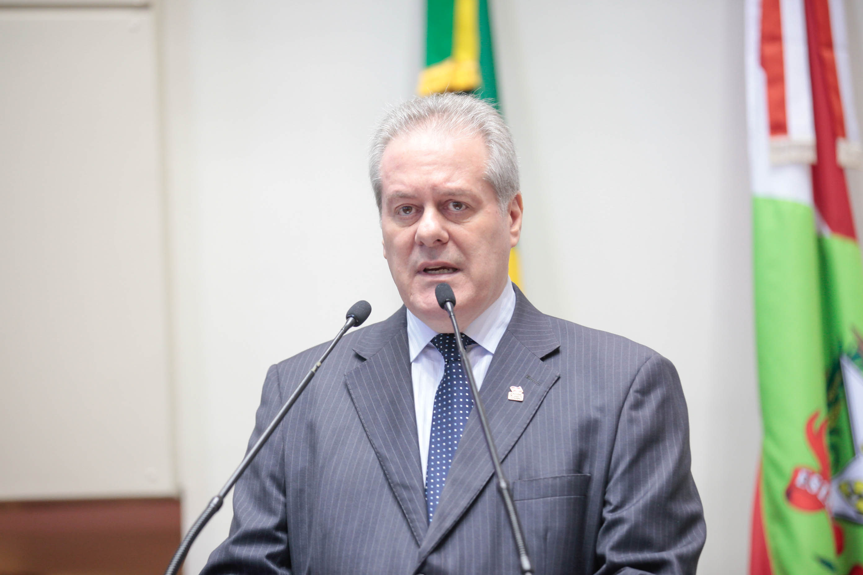 Sessão Especial para esclarecimento do Senhor Seretário de Estado e Segurança Pública sobre o Planejamento e Metas para o Cobate ao Crime no Estado de Santa Catarina.