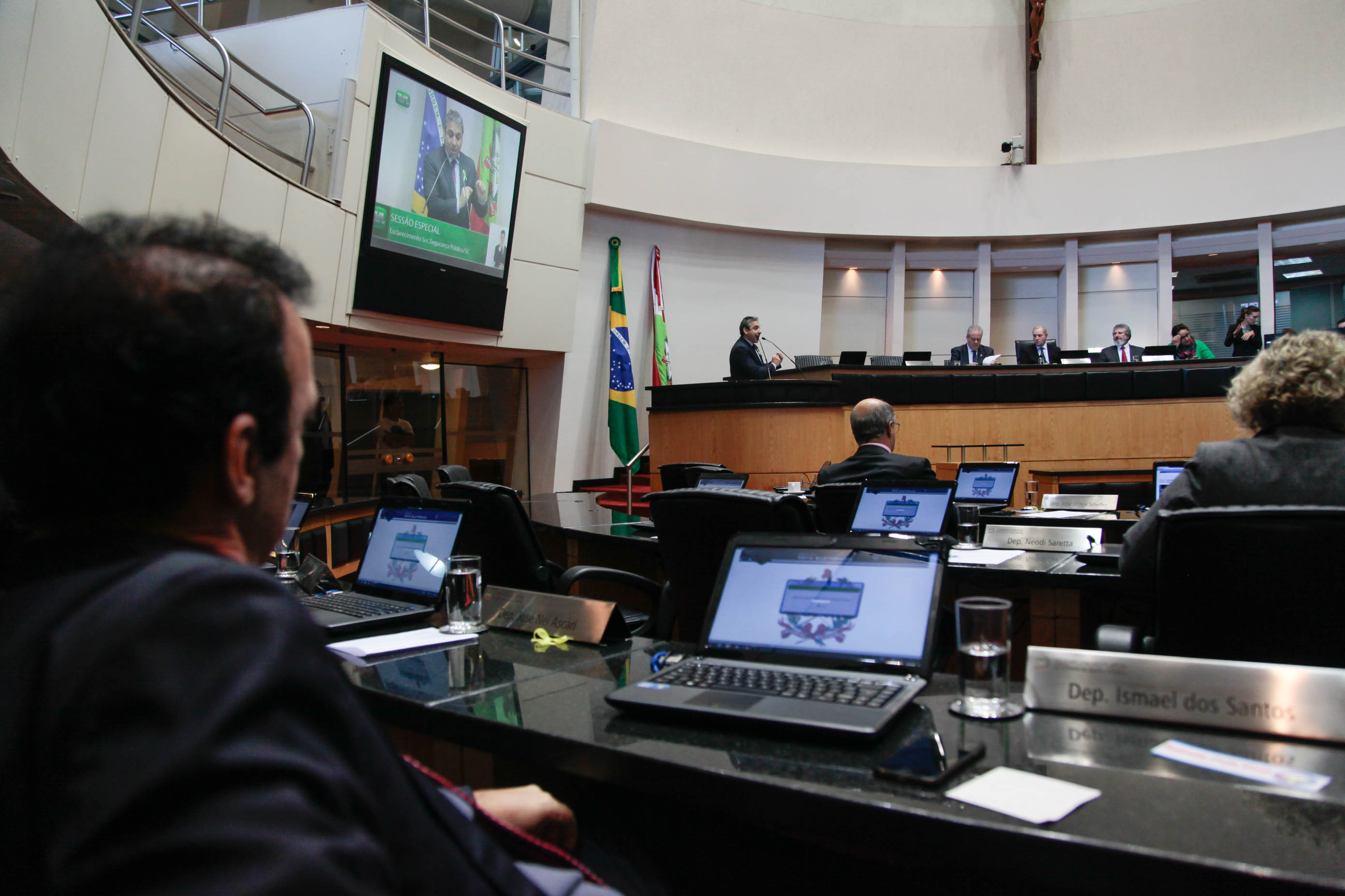Sessão Especial para esclarecimento do Senhor Seretário de Estado e Segurança Pública sobre o Planejamento e Metas para o Cobate ao Crime no Estado de Santa Catarina.
