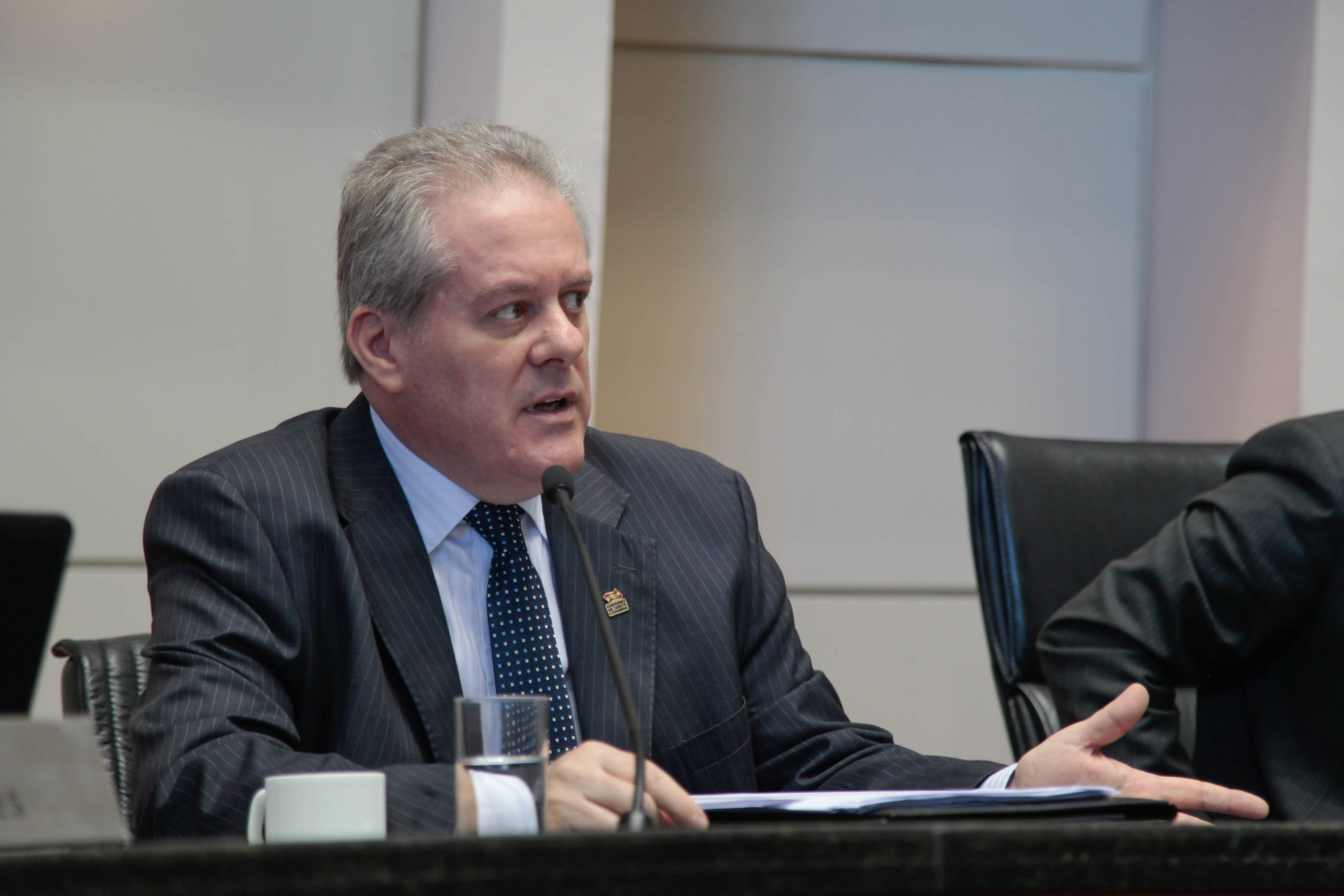 Sessão Especial para esclarecimento do Senhor Seretário de Estado e Segurança Pública sobre o Planejamento e Metas para o Cobate ao Crime no Estado de Santa Catarina.