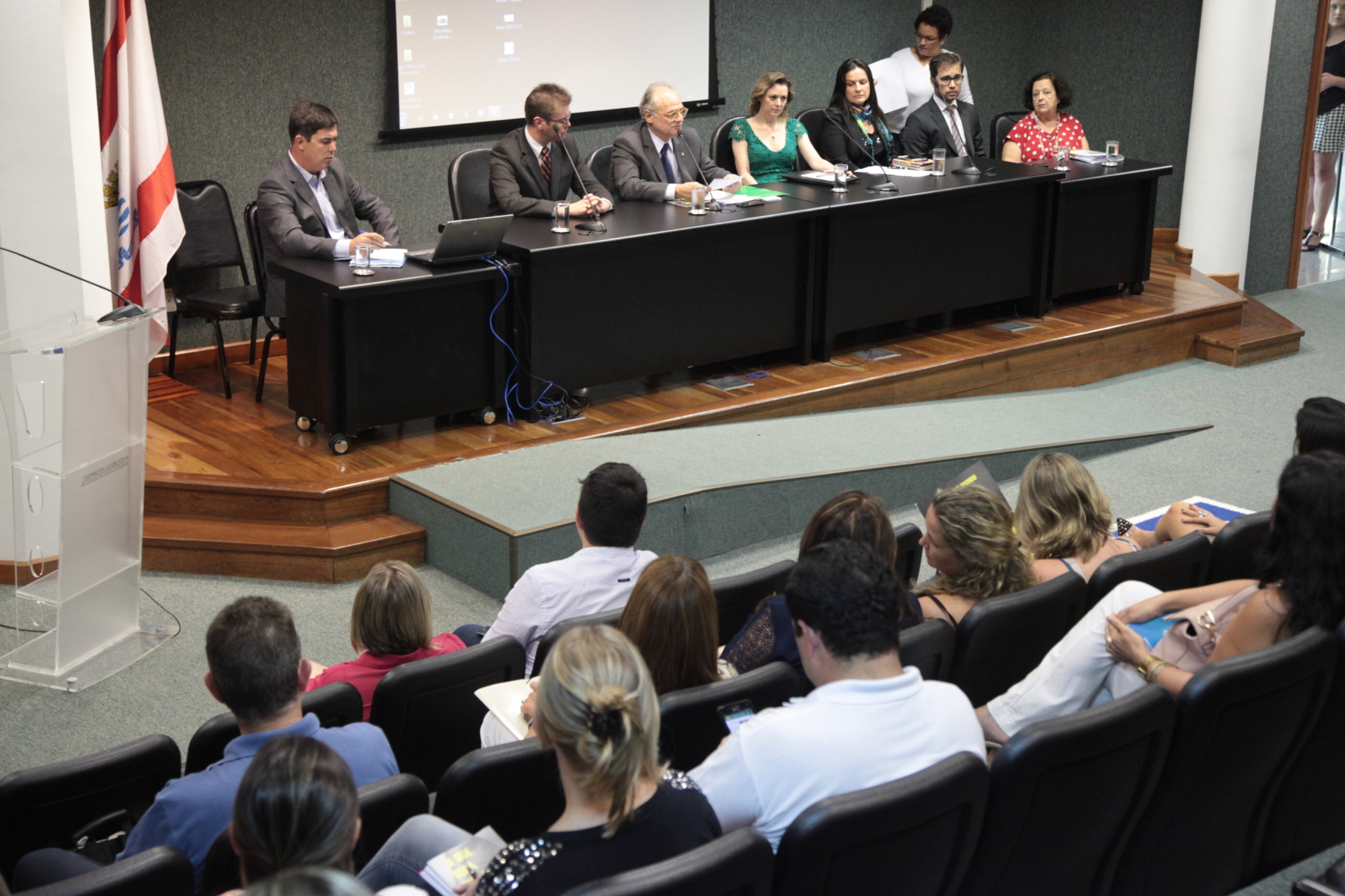 Comissão debate atendimento socieducativo no Estado