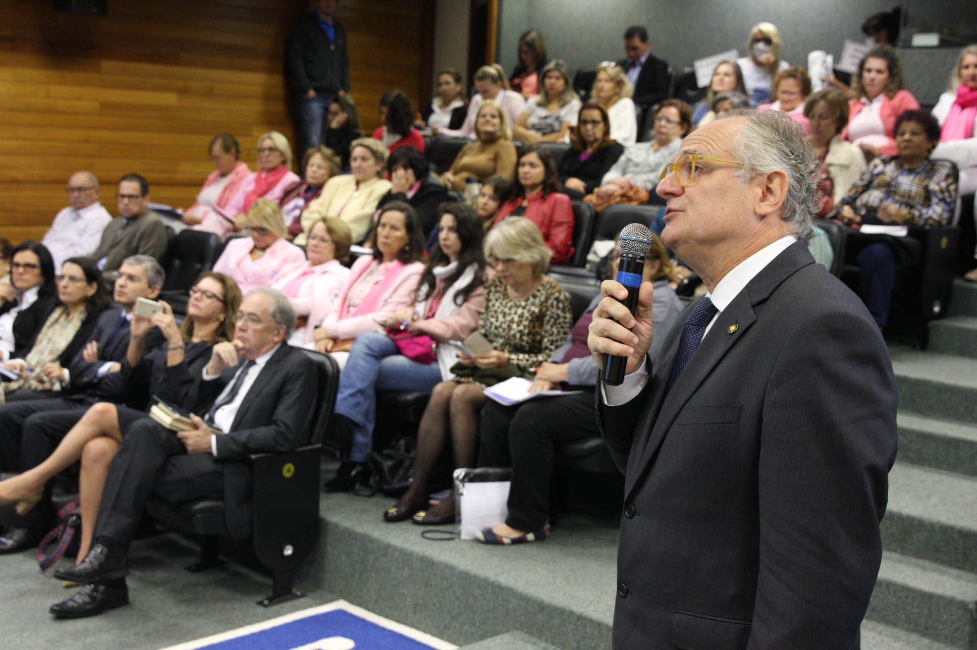 Comissão da Saúde - Idade Correta para Exame de Mamografia