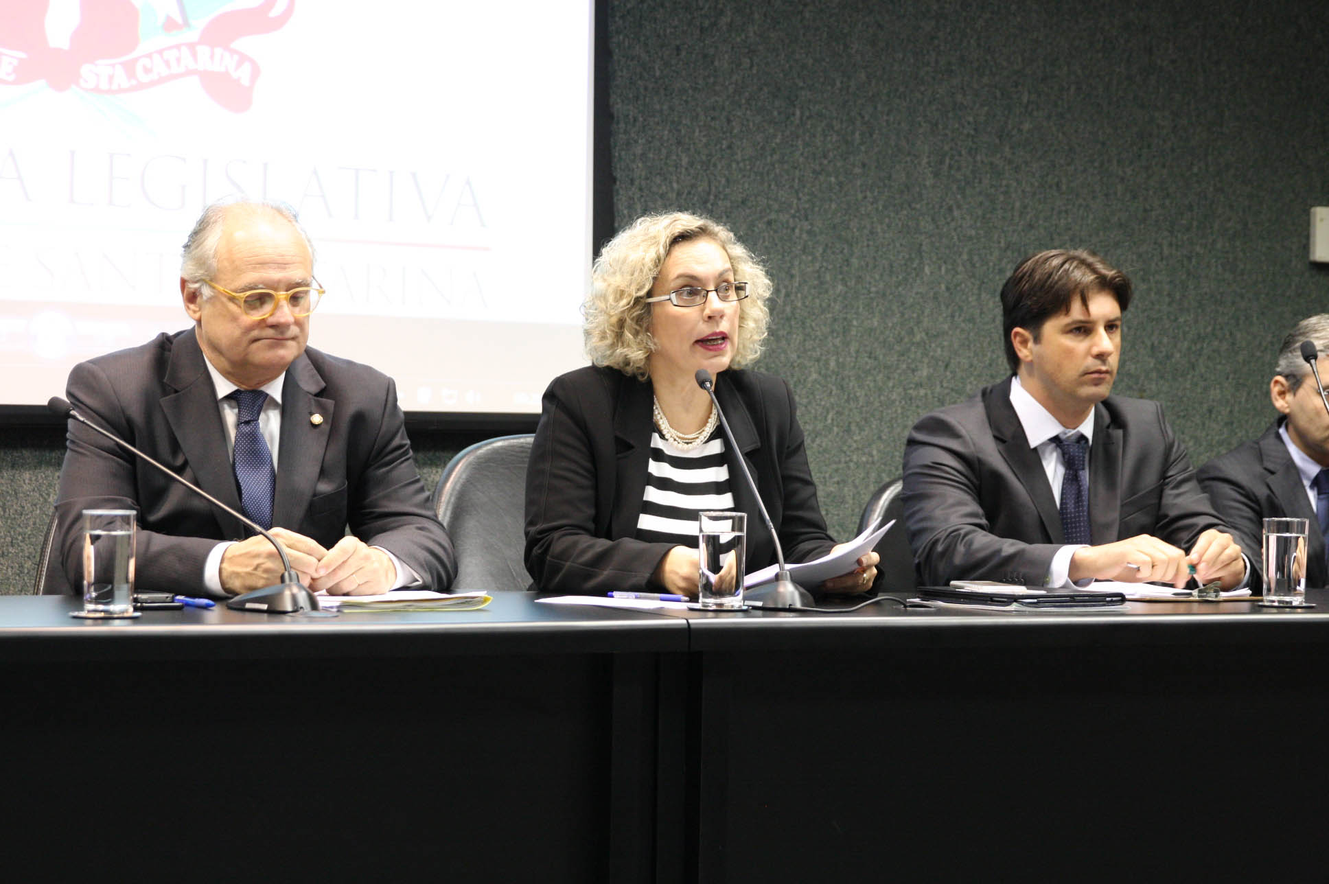 Comissão da Saúde - Idade Correta para Exame de Mamografia
