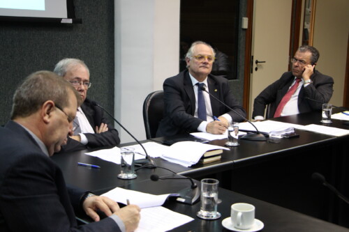 CPI que investiga medicamentos falsificados ouve depoimentos