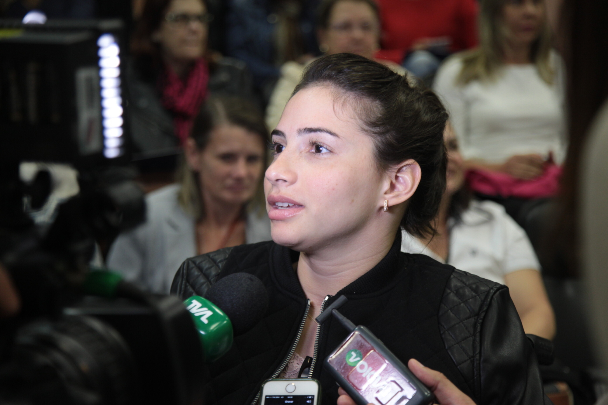 Ginasta Laís Souza prestigia evento no Parlamento