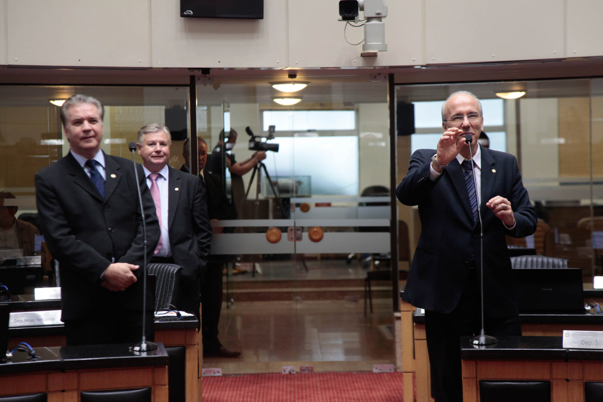 Segurança pública e afastamento de Cunha pautam pronunciamentos