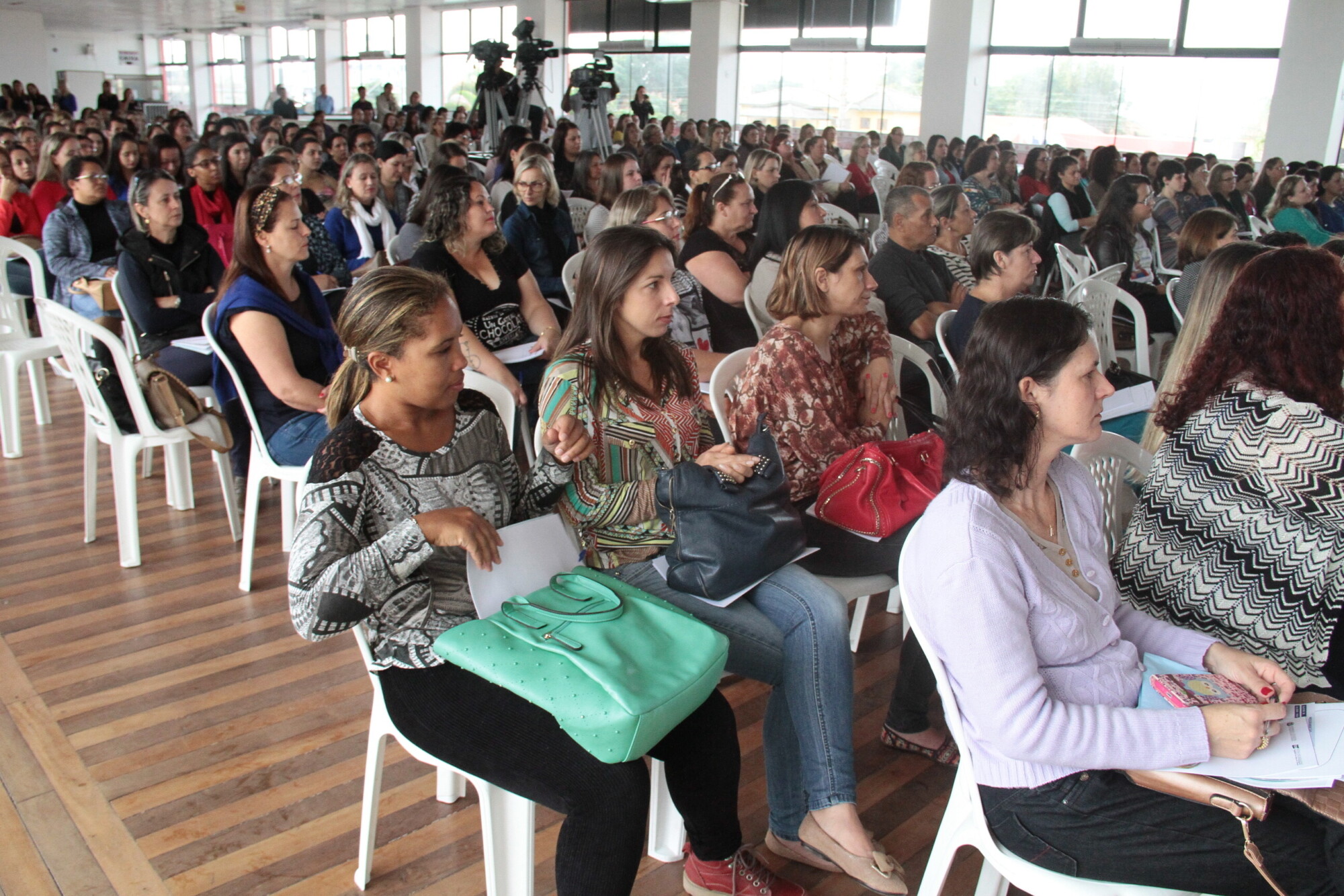 Seminário sobre educação inclusiva do autista reúne 450 pessoas em Imbituba
