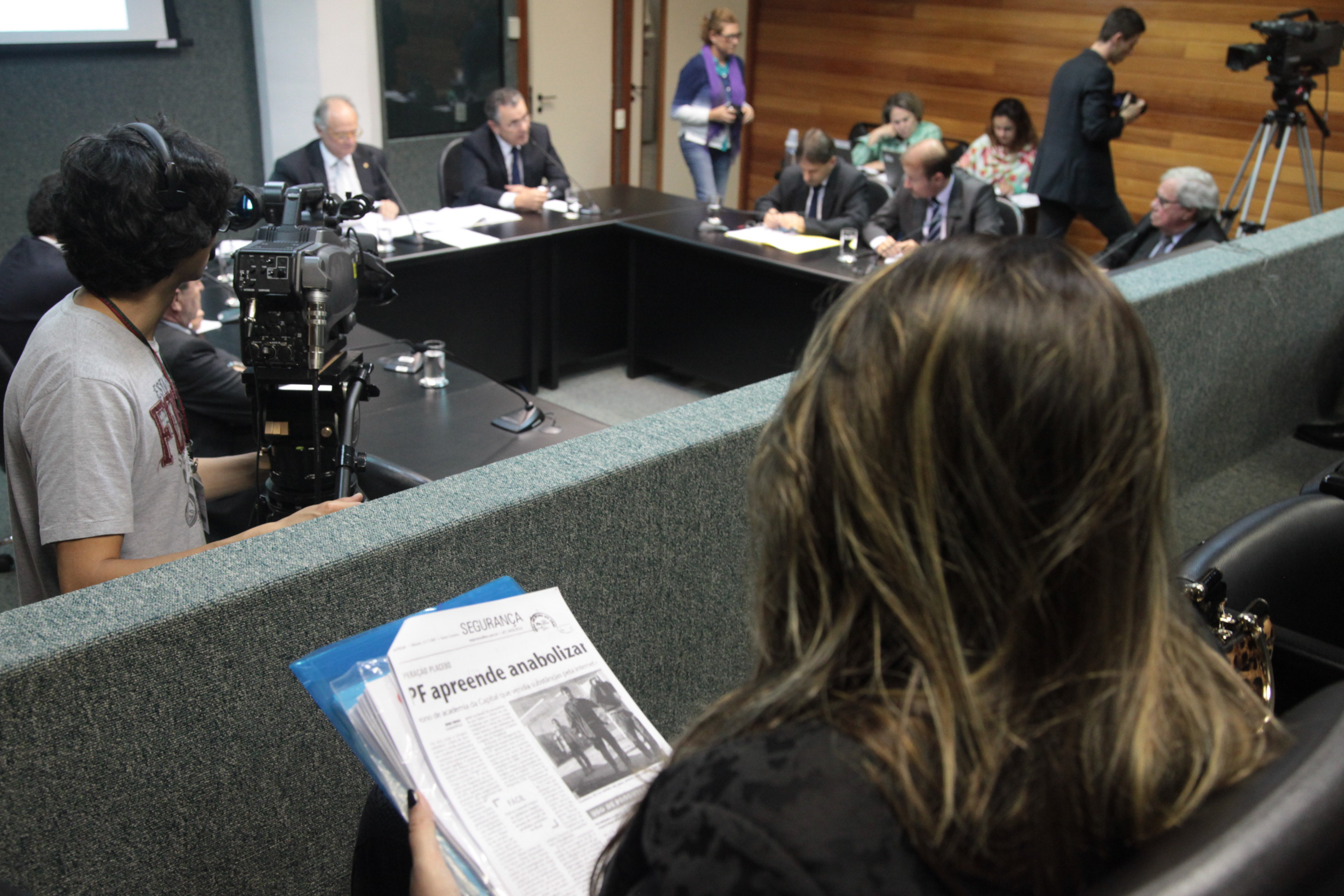 Reunião da Comissão Parlamentar de Inquérito para investigar a falsificação de medicamentos em Santa Catarina.