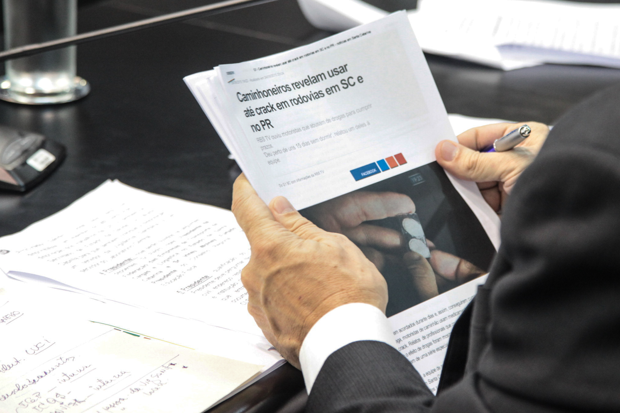 Reunião da Comissão Parlamentar de Inquérito para investigar a falsificação de medicamentos em Santa Catarina.