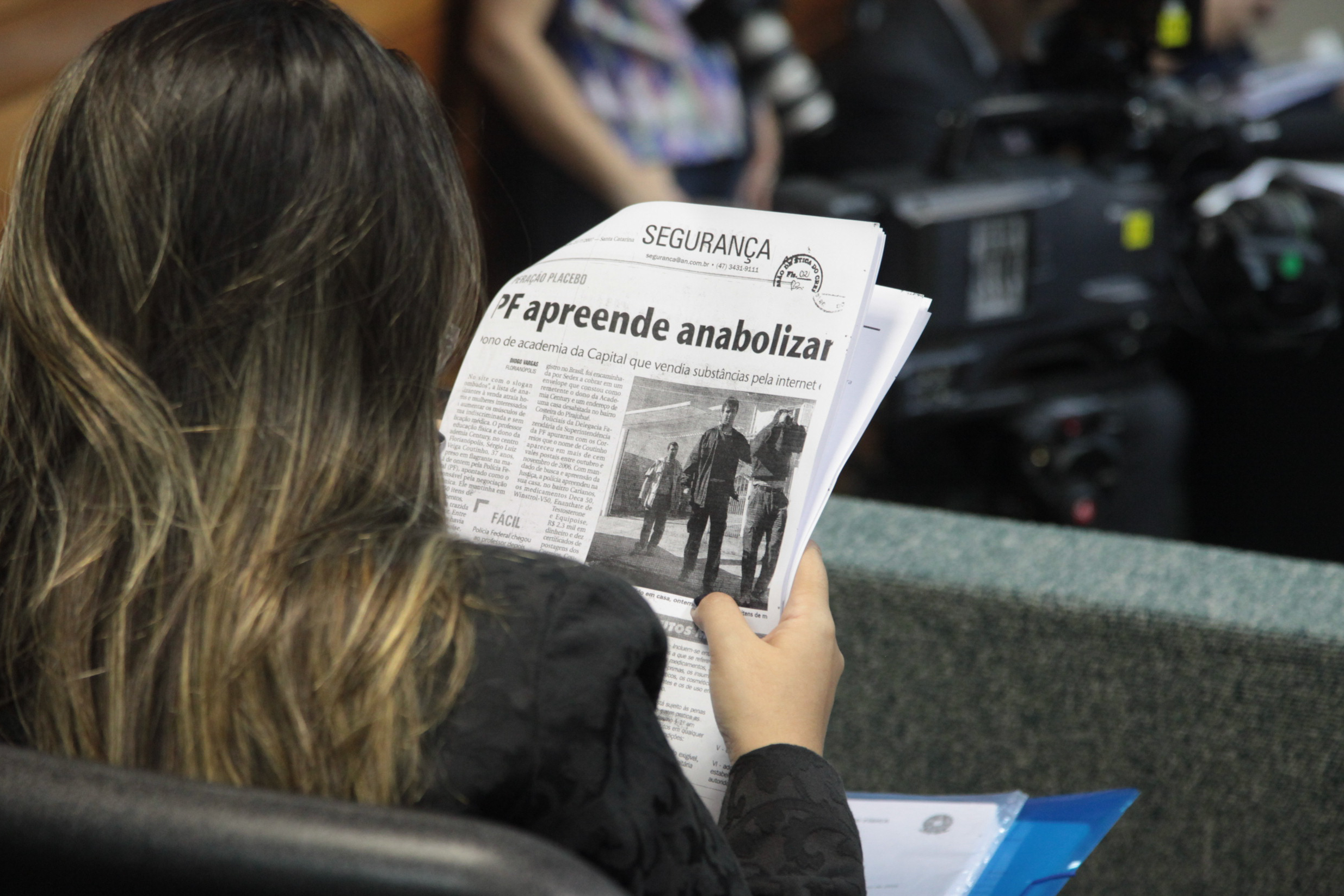 Reunião da Comissão Parlamentar de Inquérito para investigar a falsificação de medicamentos em Santa Catarina.