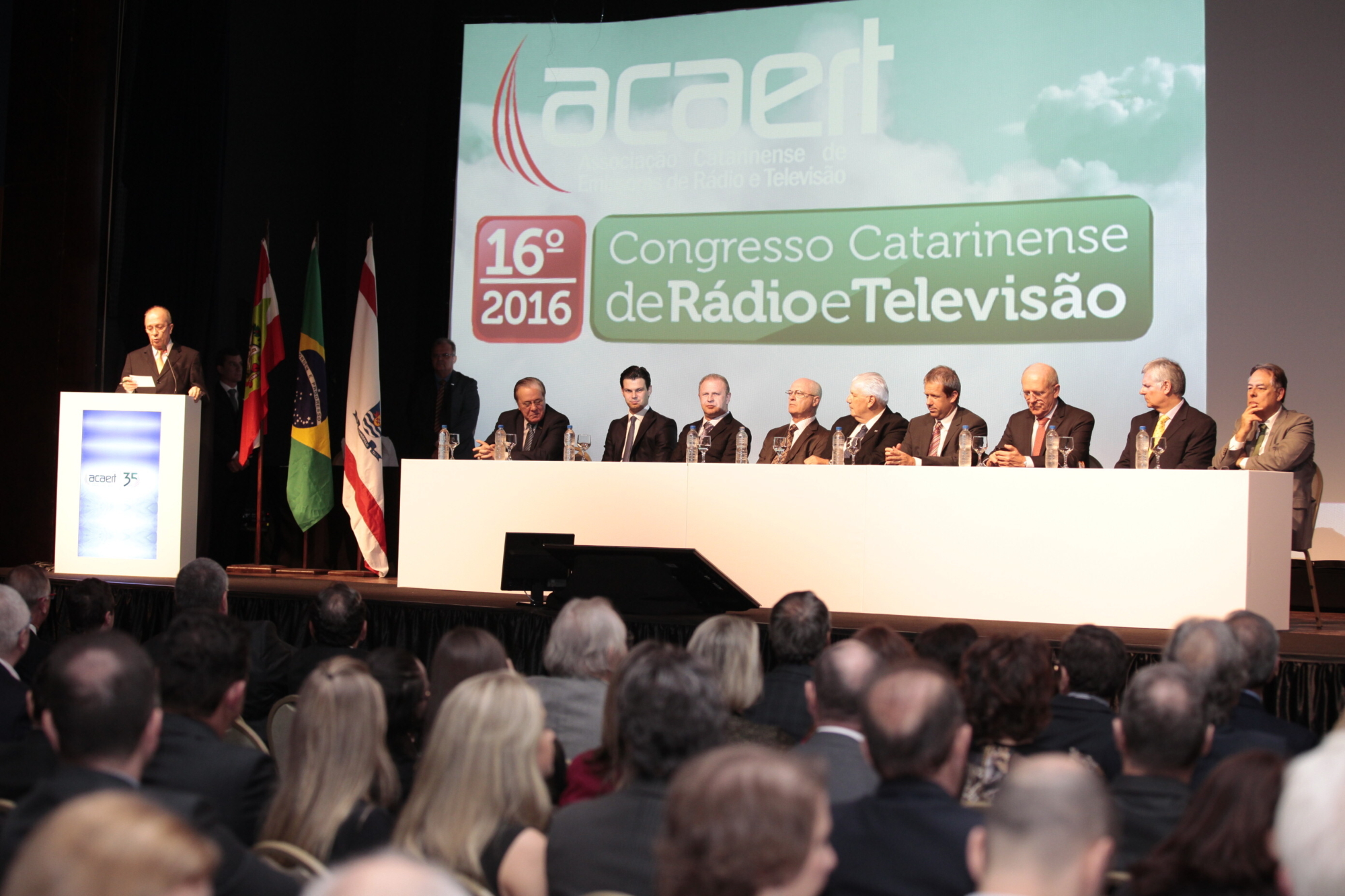 Evento debate desafios da comunicação em Santa Catarina