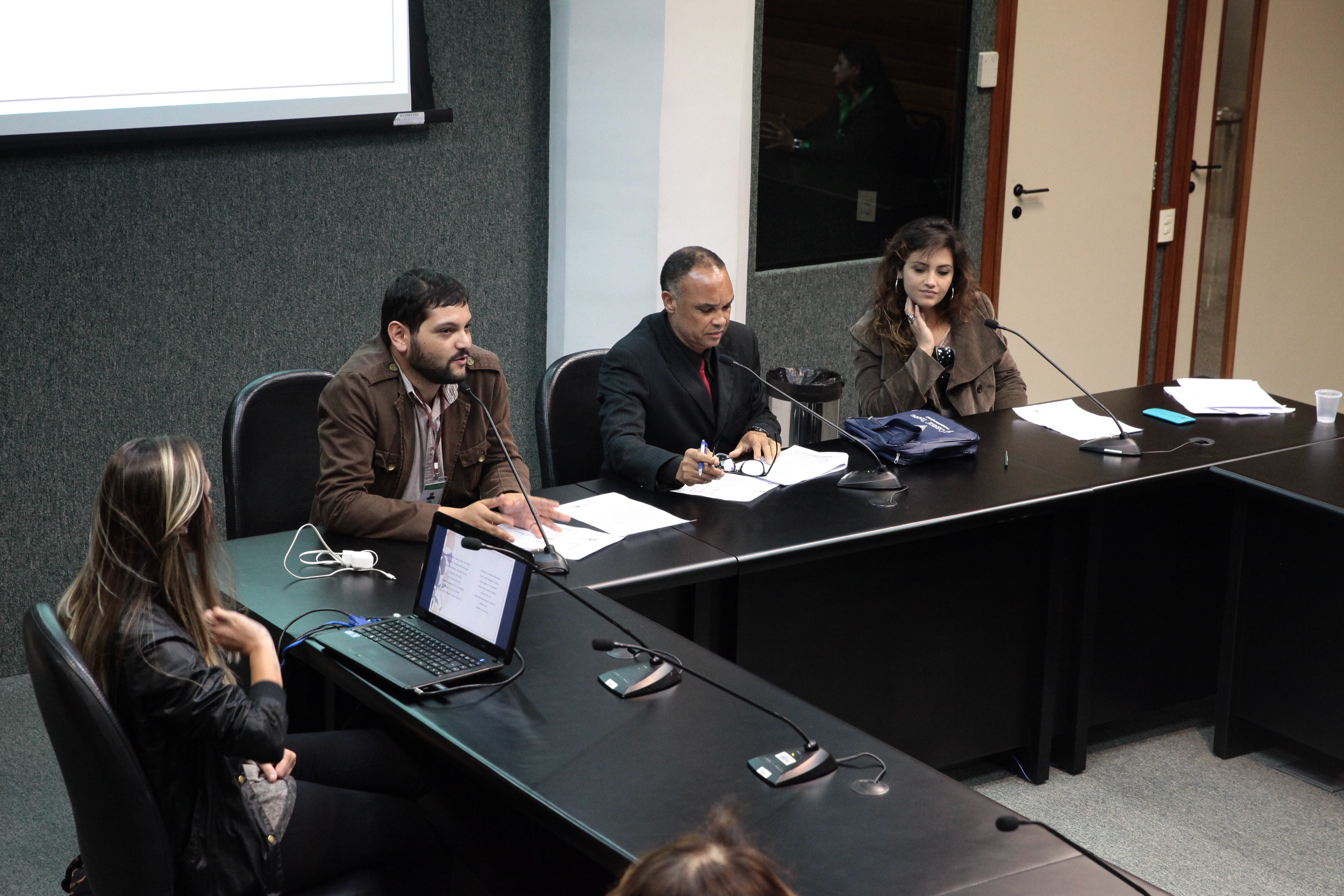 Reunião do Programa Antonita de Barros com os pais dos estagiários.