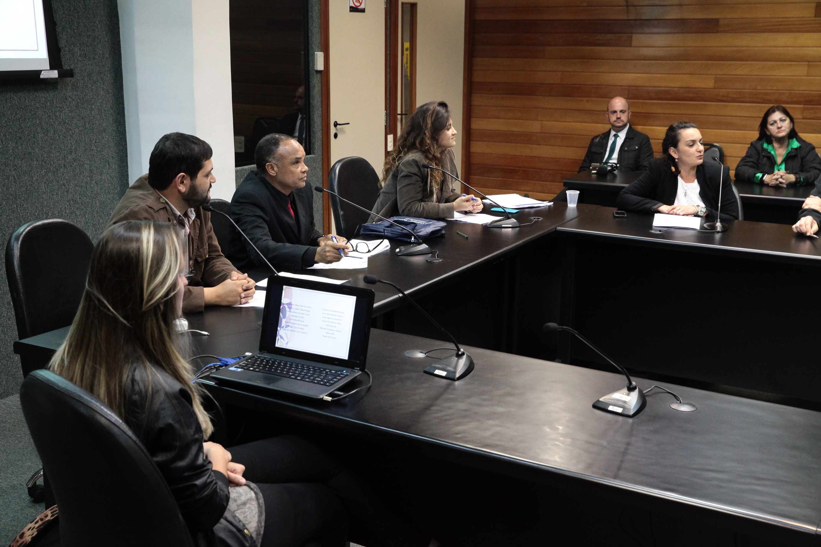 Reunião do Programa Antonita de Barros com os pais dos estagiários.