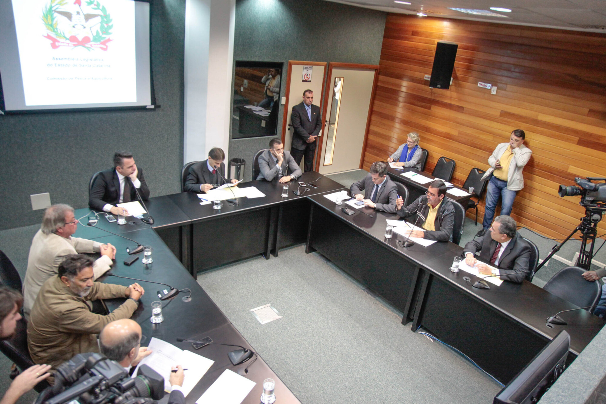 Sindicatos pedem antecipação da pesca da tainha e renovação de licenças