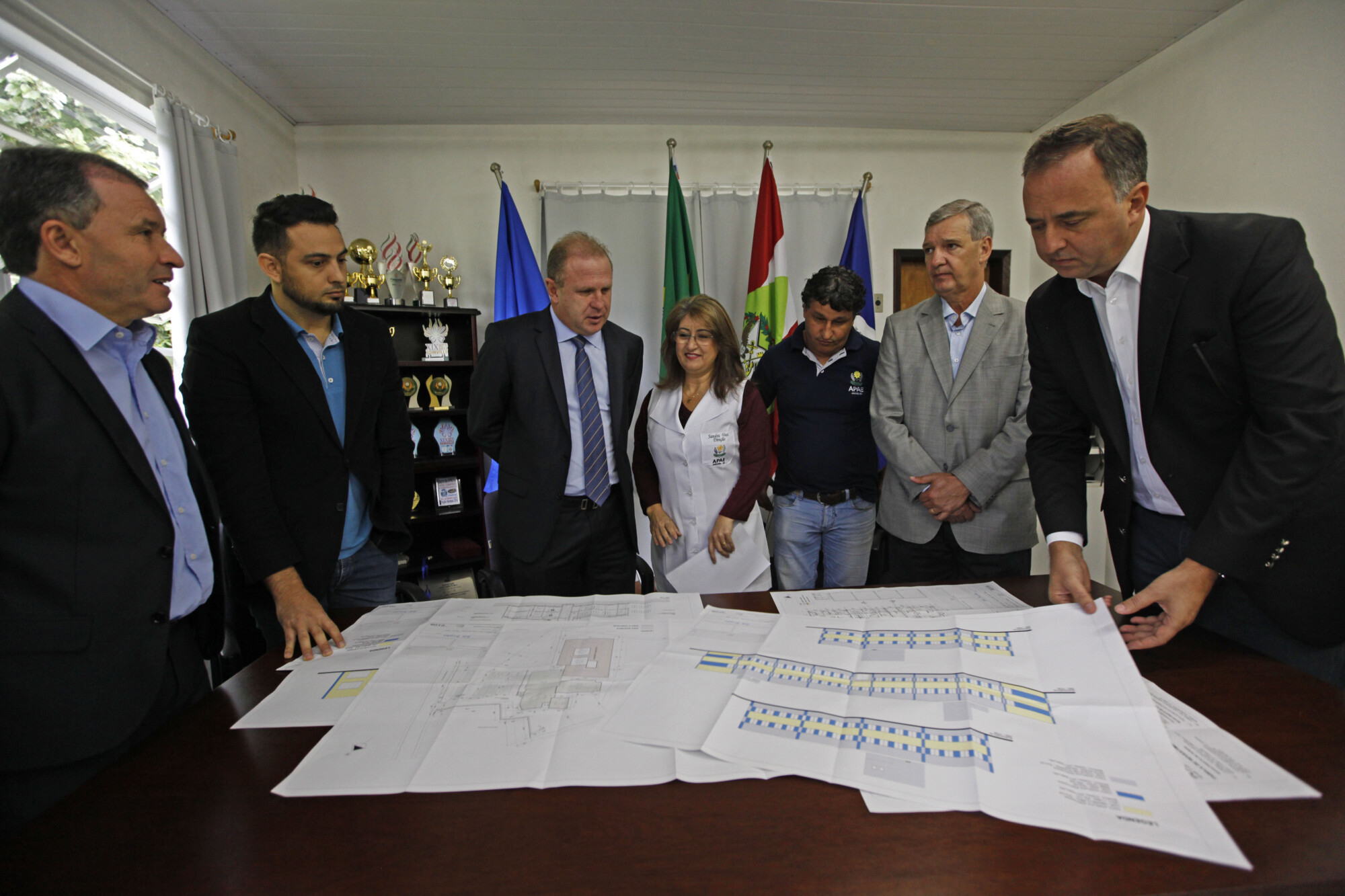 Presidente da Alesc participa da entrega do projeto do novo prédio da Apae de Joinville