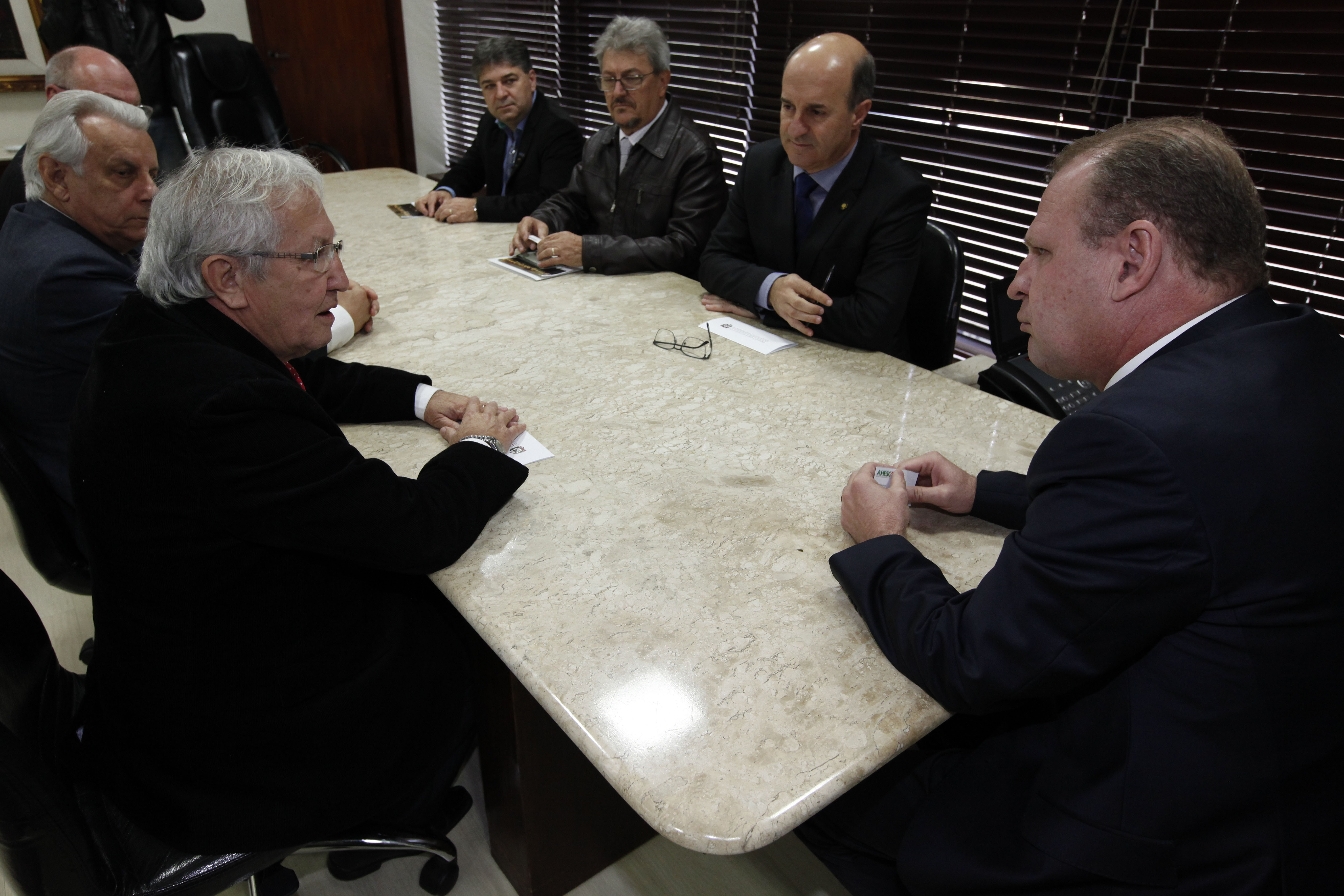 Presidente da Assembleia Legislativa Gelson Merisio esteve reunido nesta manhã com diretores dos hospitais filantrópicos de Santa Catarina para discutir sobre a crise das instituições de saúde.