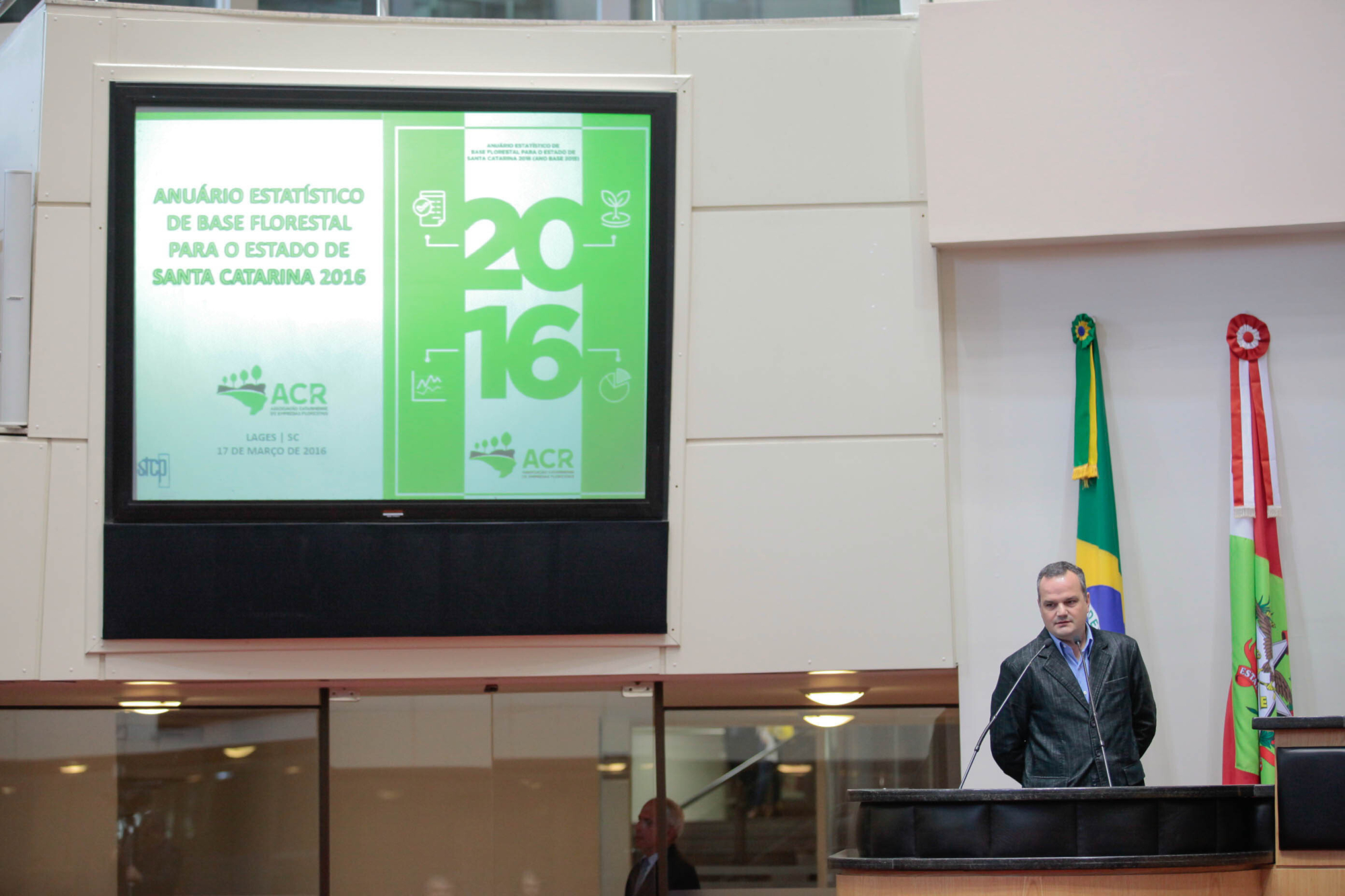 Setor de base florestal apresenta anuário na Assembleia Legislativa