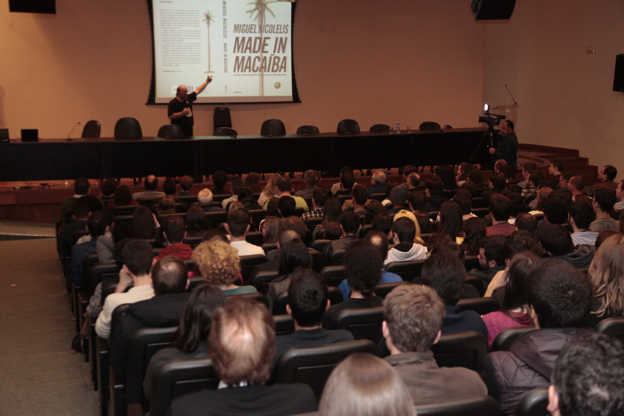 Neurocientista Miguel Nicolelis fez palestra na Assembleia Legislativa e lançou o livro 