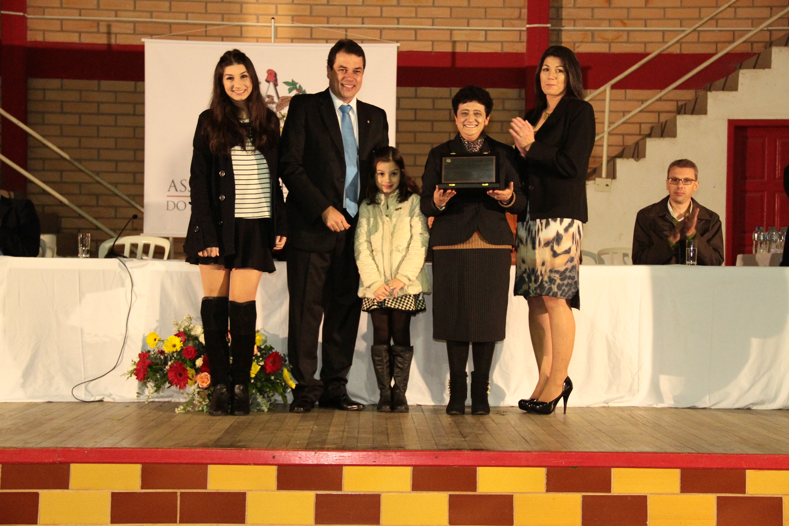 Ato Solene em homenagem ao Colégio Sagrada Família em comemoração aos 80 anos de fundação pelas as Irmãs Escolares de Nossa Senhora - Forquilhinha/SC.