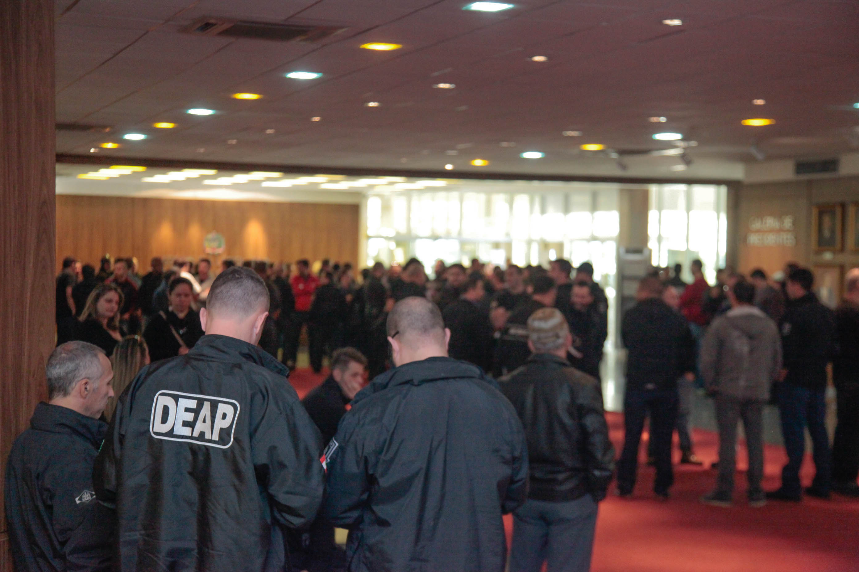 Servidores do DEAP acompanham a reunião das Comissões